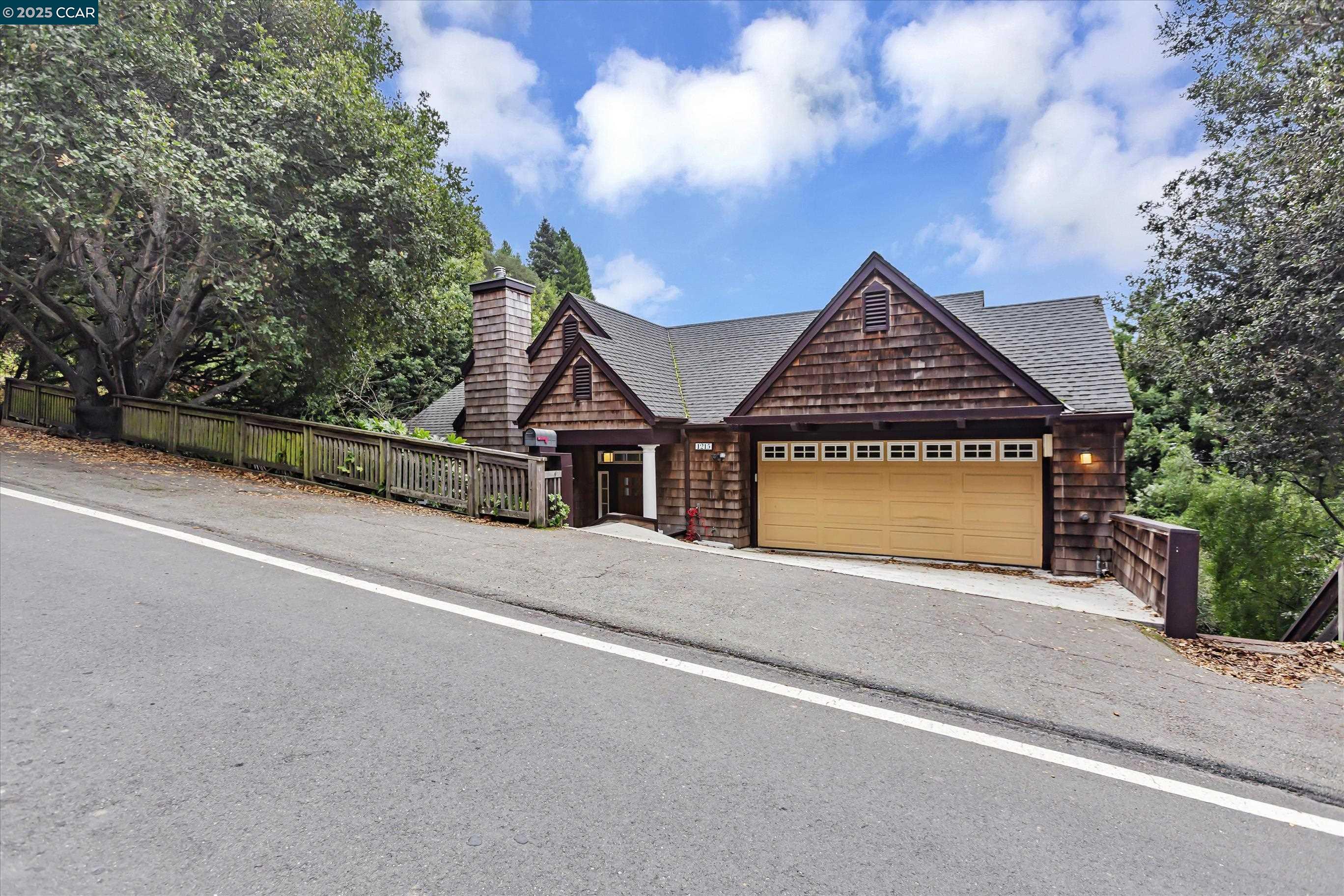 Detail Gallery Image 4 of 50 For 1215 Alvarado Rd, Berkeley,  CA 94705 - 5 Beds | 4/1 Baths