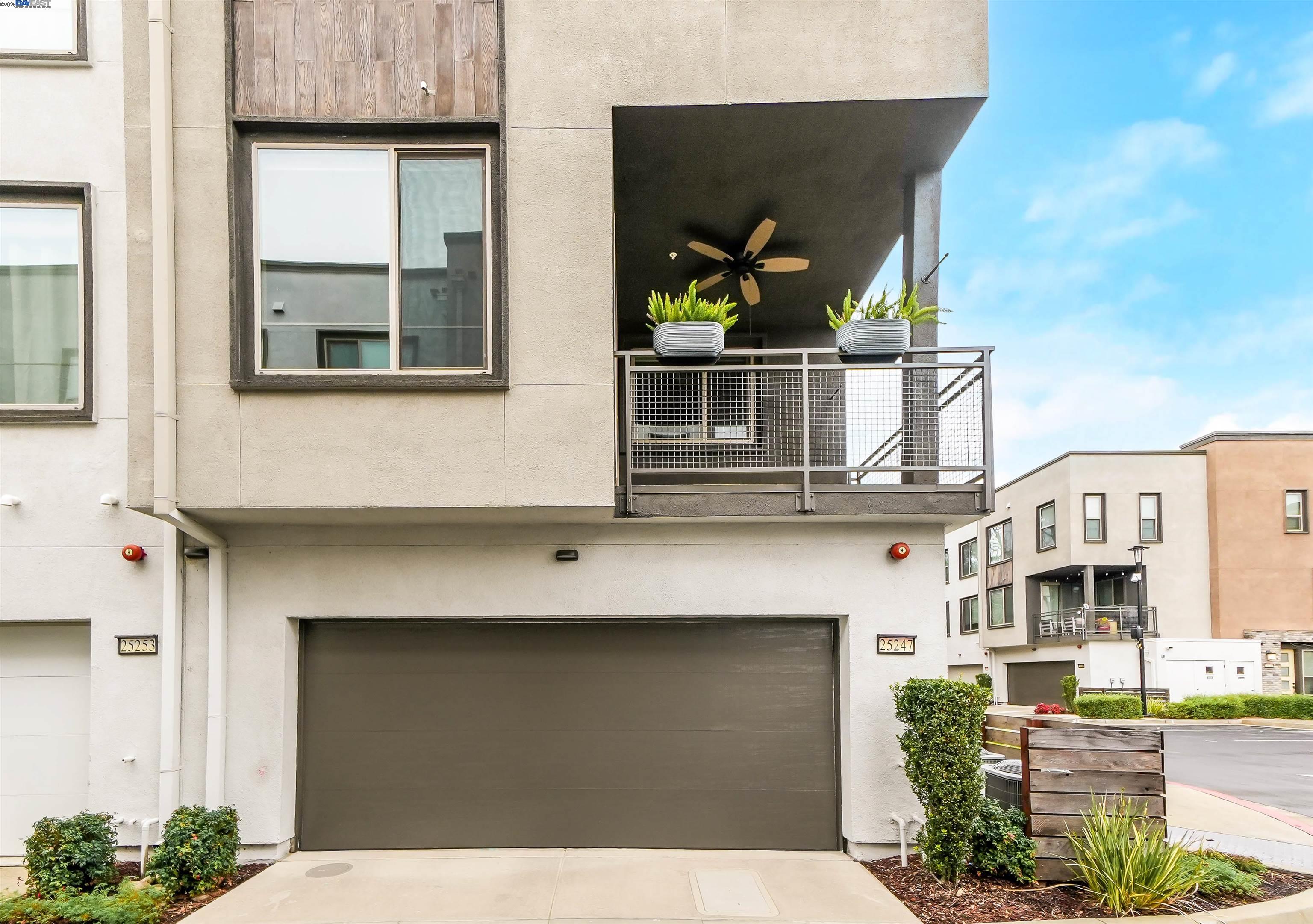 More Details about MLS # 41085299 : 25247 PARKLANE DR