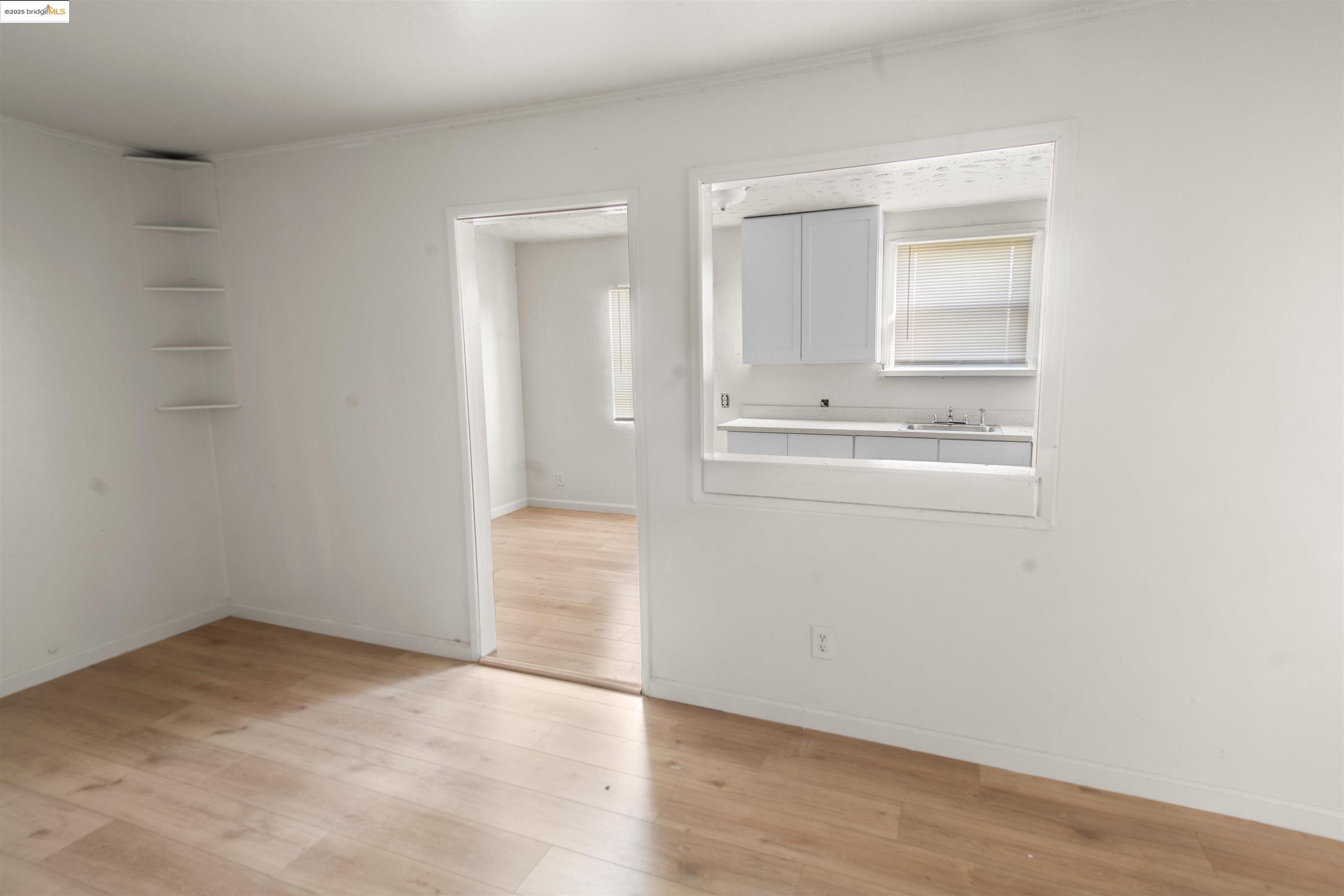 Detail Gallery Image 2 of 7 For 9920 Hesket Rd, Oakland,  CA 94603 - 3 Beds | 1 Baths