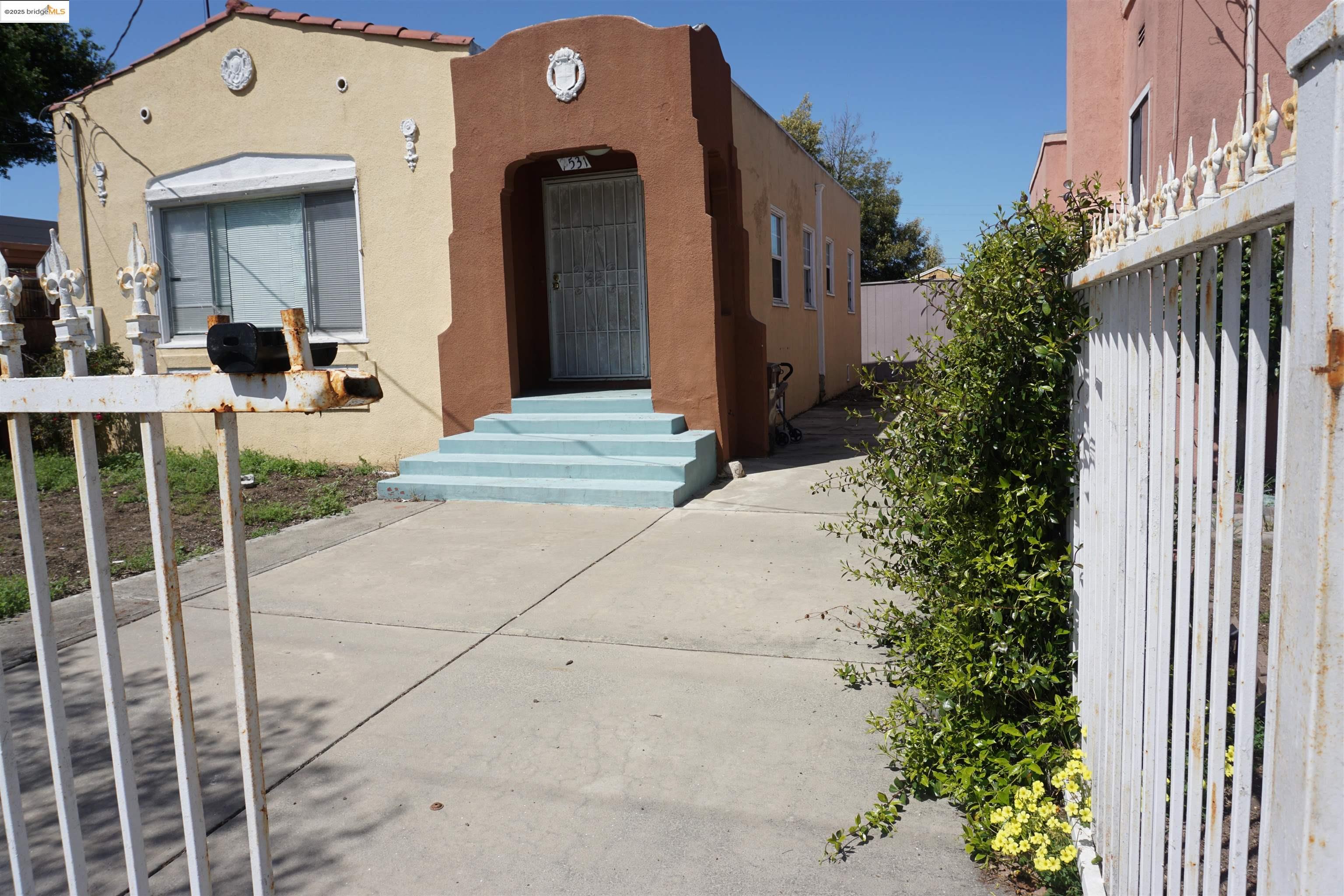 2531 Ritchie St, Oakland, California 94605, 2 Bedrooms Bedrooms, 5 Rooms Rooms,1 BathroomBathrooms,Residential,For Sale,2531 Ritchie St,41085315