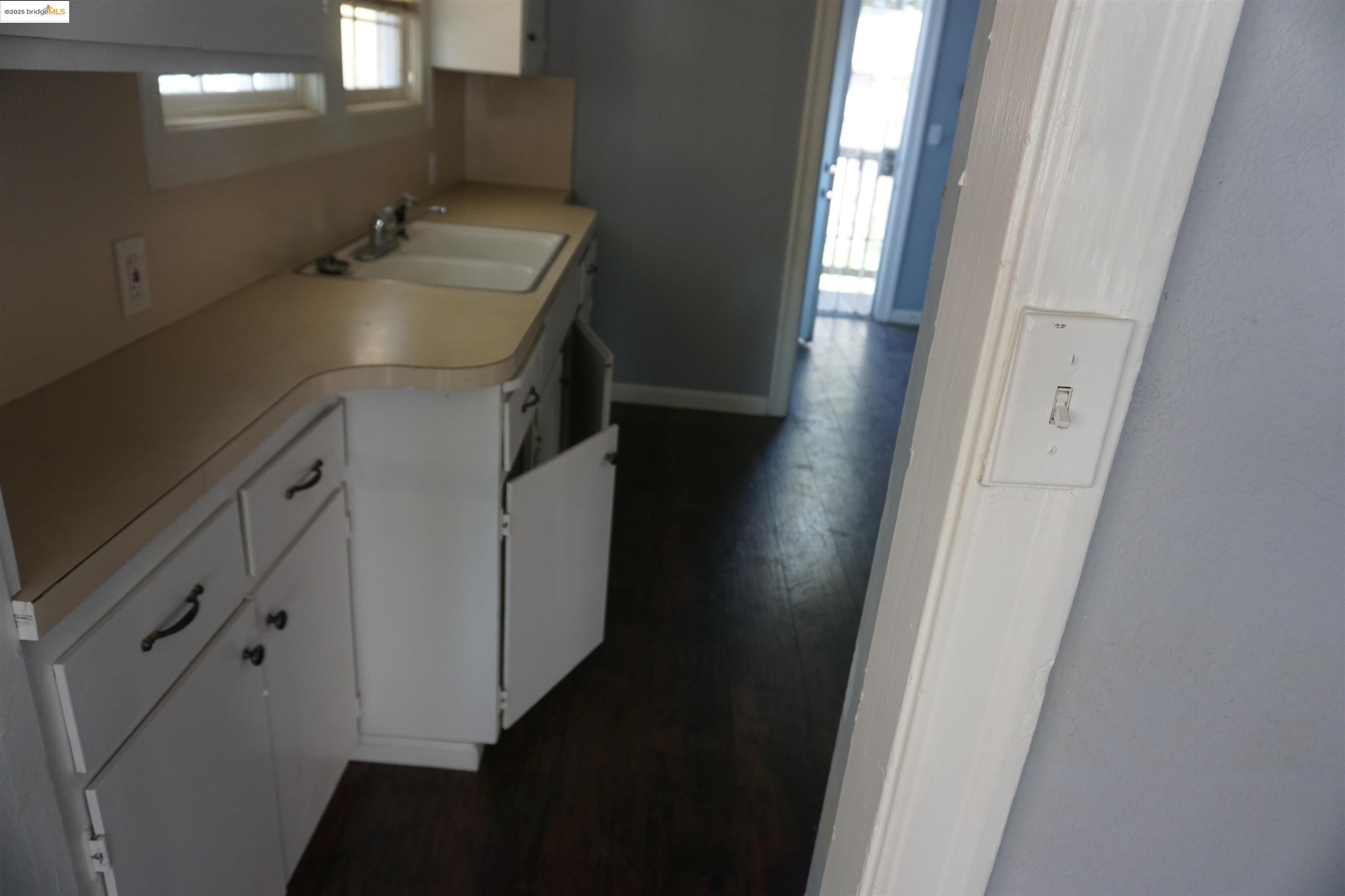 2531 Ritchie St, Oakland, California 94605, 2 Bedrooms Bedrooms, 5 Rooms Rooms,1 BathroomBathrooms,Residential,For Sale,2531 Ritchie St,41085315