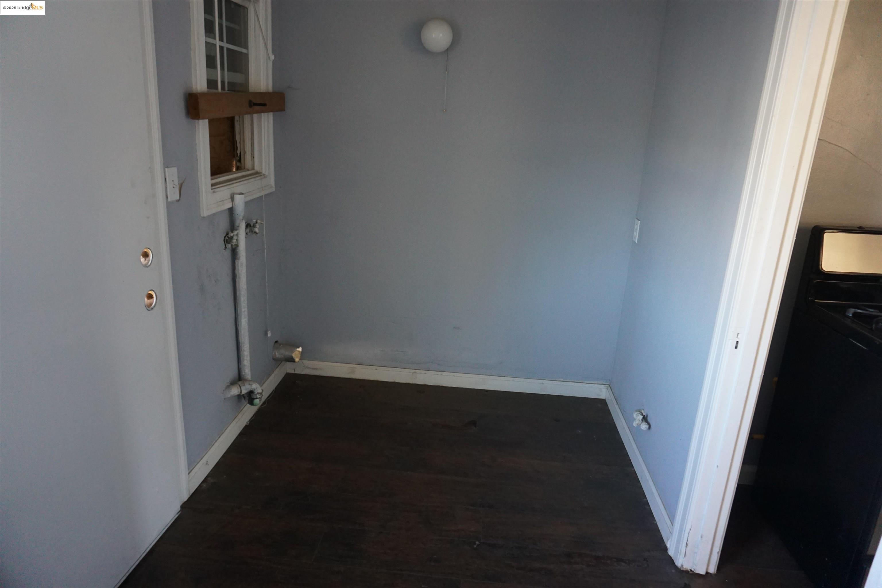 2531 Ritchie St, Oakland, California 94605, 2 Bedrooms Bedrooms, 5 Rooms Rooms,1 BathroomBathrooms,Residential,For Sale,2531 Ritchie St,41085315