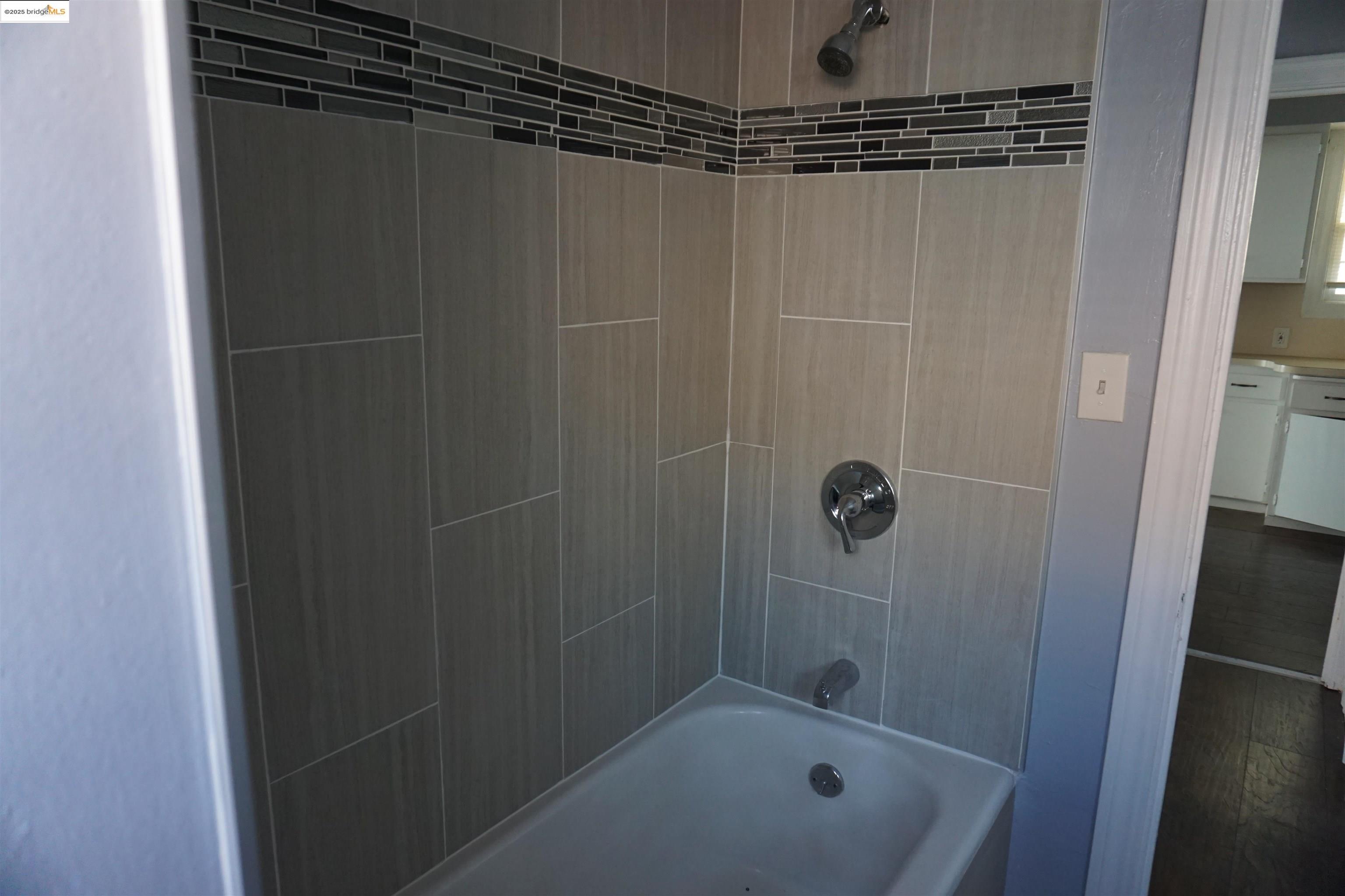 2531 Ritchie St, Oakland, California 94605, 2 Bedrooms Bedrooms, 5 Rooms Rooms,1 BathroomBathrooms,Residential,For Sale,2531 Ritchie St,41085315