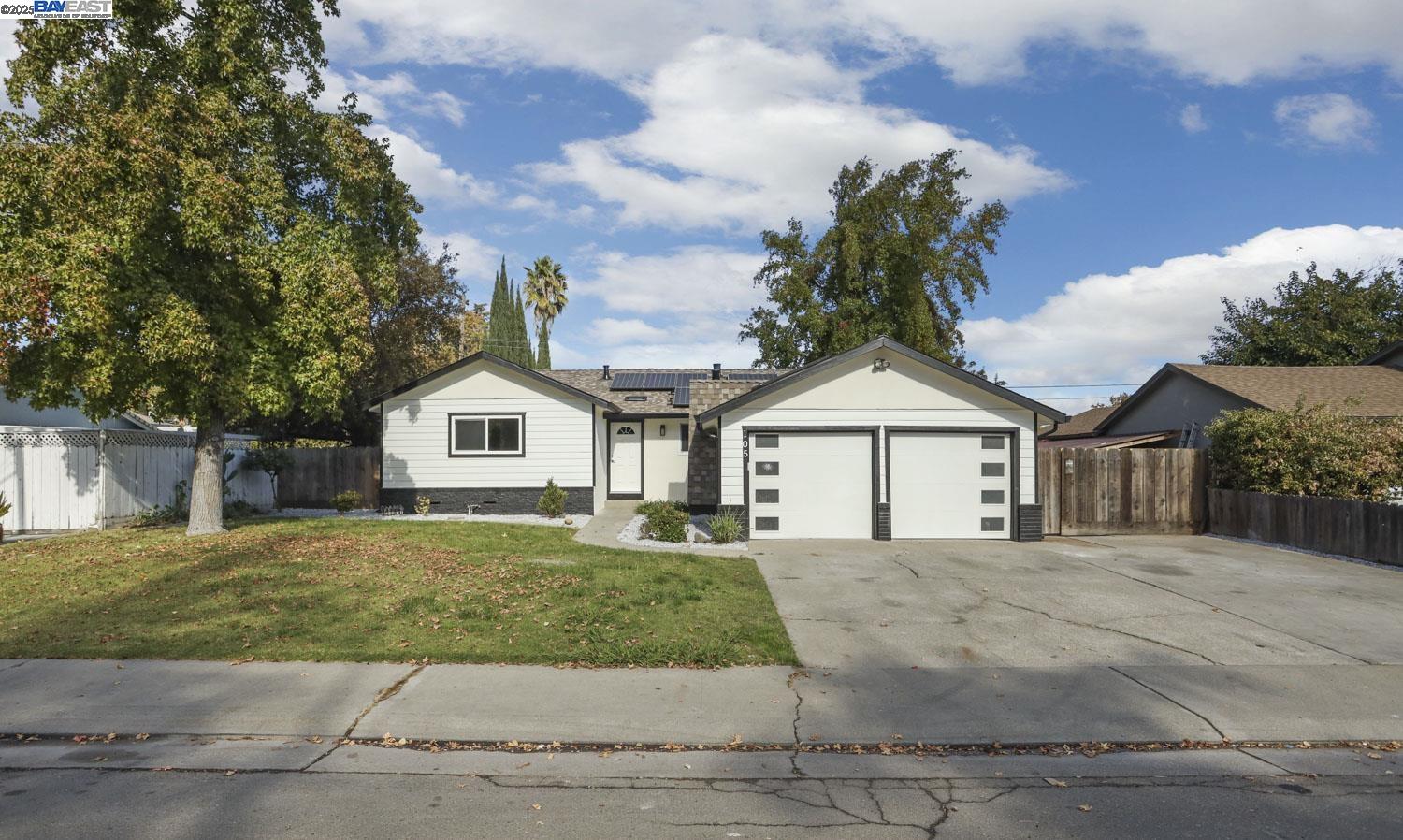 Detail Gallery Image 3 of 39 For 105 W Benjamin Holt Dr, Stockton,  CA 95207 - 3 Beds | 2 Baths