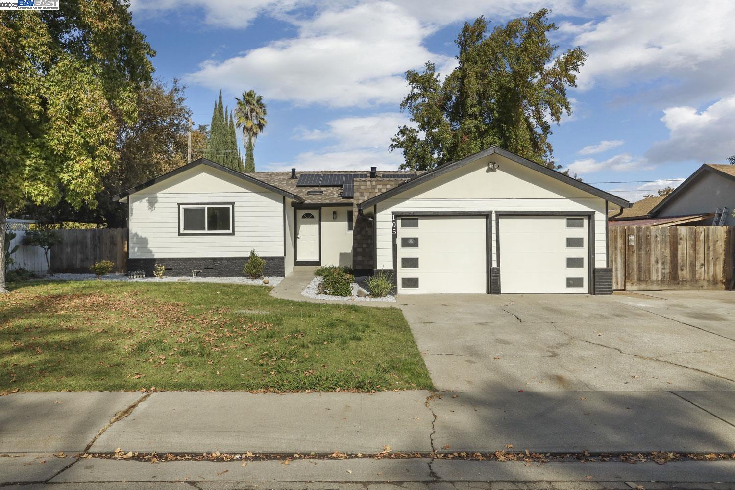 Detail Gallery Image 4 of 39 For 105 W Benjamin Holt Dr, Stockton,  CA 95207 - 3 Beds | 2 Baths