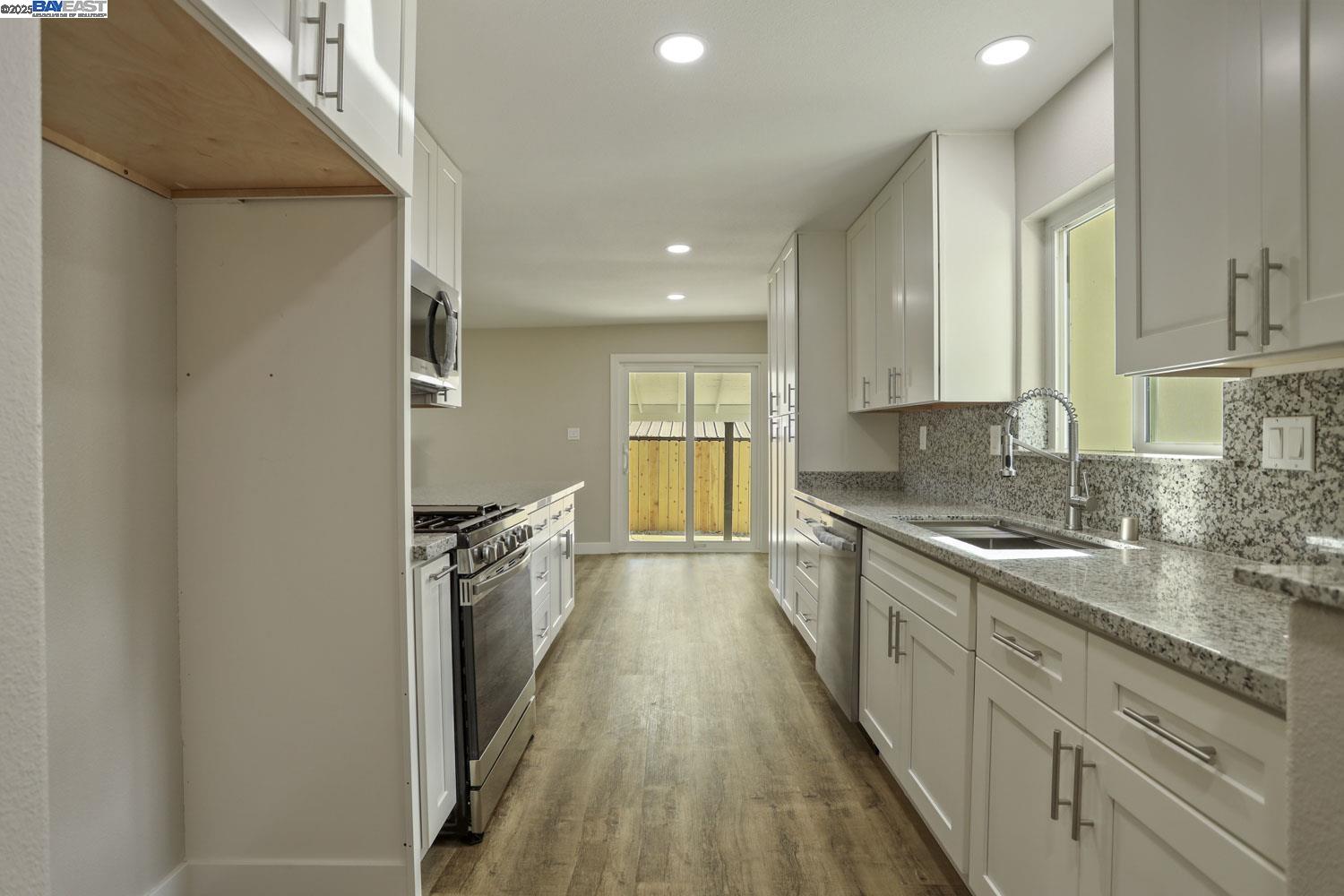 Detail Gallery Image 7 of 39 For 105 W Benjamin Holt Dr, Stockton,  CA 95207 - 3 Beds | 2 Baths