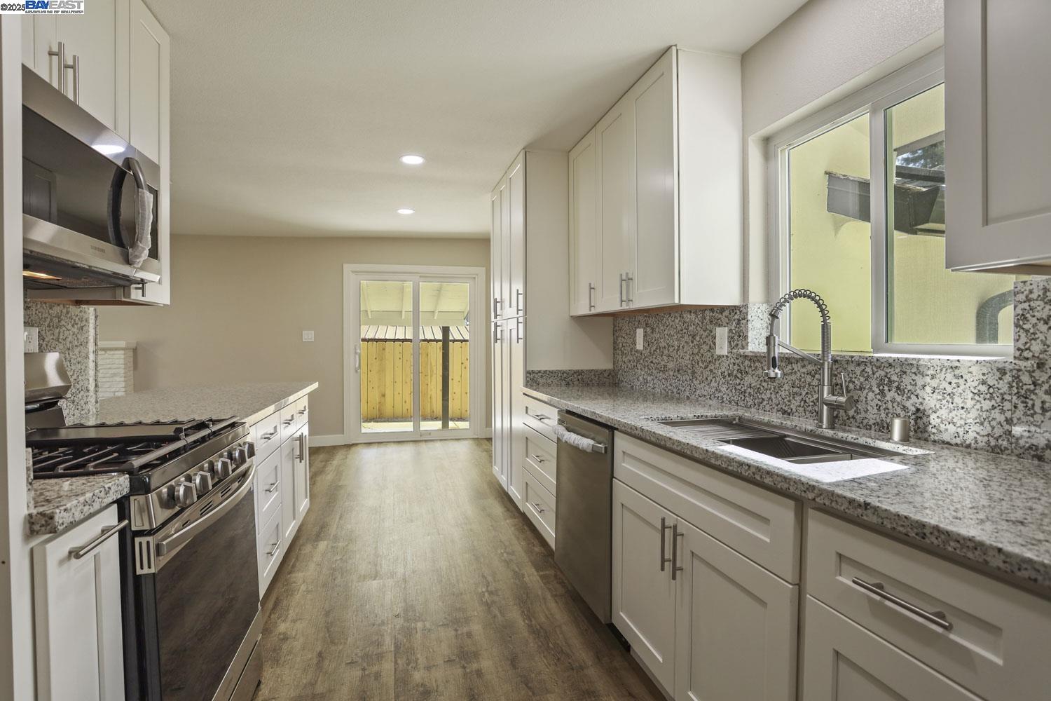 Detail Gallery Image 8 of 39 For 105 W Benjamin Holt Dr, Stockton,  CA 95207 - 3 Beds | 2 Baths