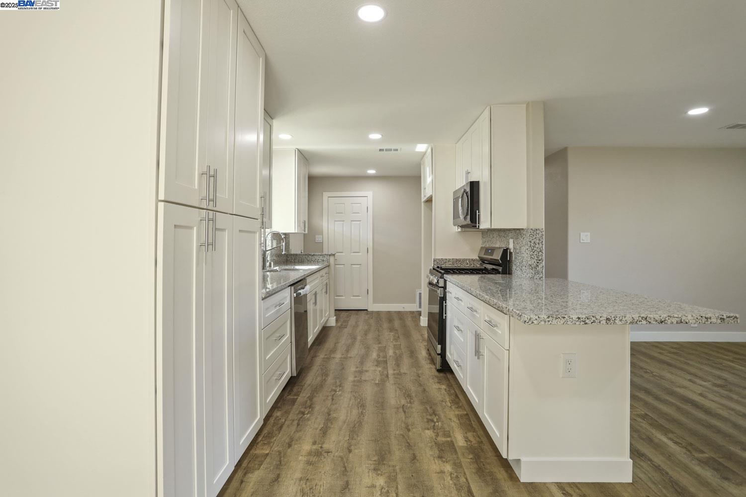 Detail Gallery Image 9 of 39 For 105 W Benjamin Holt Dr, Stockton,  CA 95207 - 3 Beds | 2 Baths