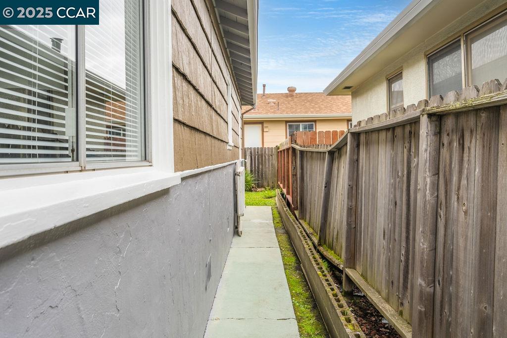 338 38Th St, Richmond, California 94805, 2 Bedrooms Bedrooms, 5 Rooms Rooms,1 BathroomBathrooms,Residential,For Sale,338 38Th St,41085324