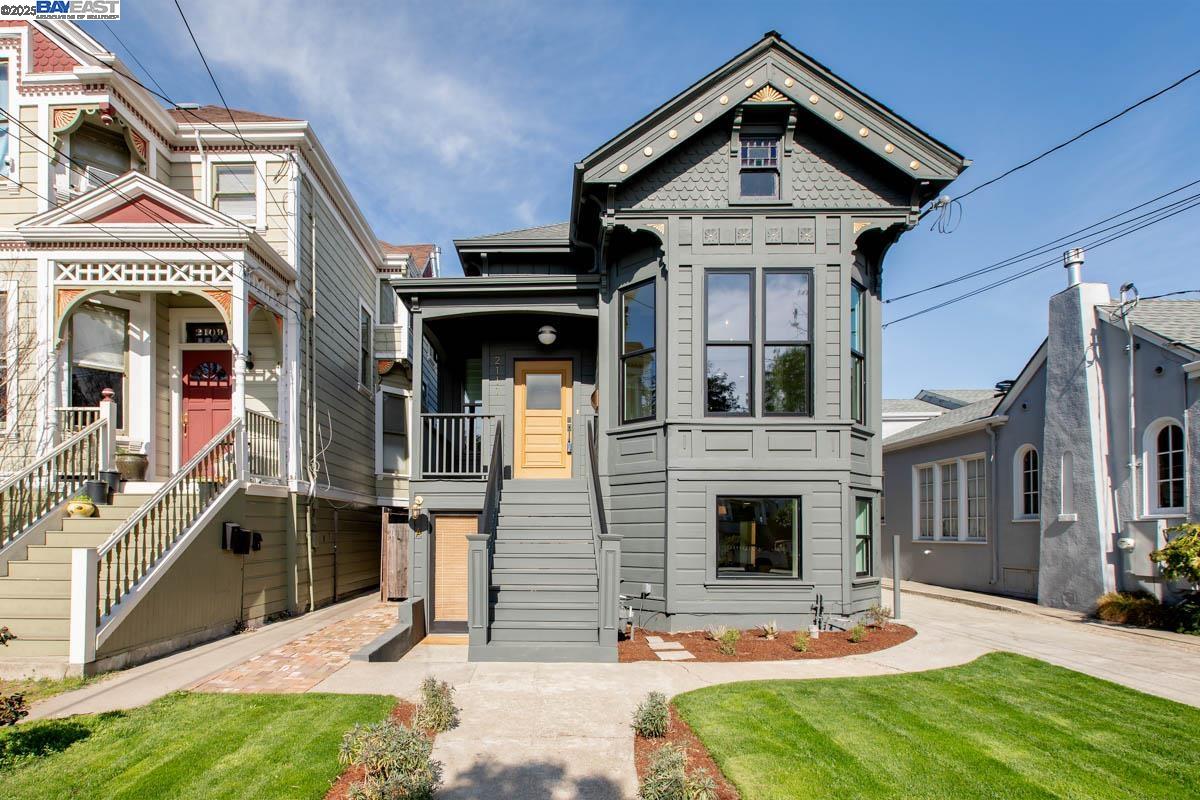 Detail Gallery Image 1 of 1 For 2111 San Antonio Ave, Alameda,  CA 94501 - 5 Beds | 4 Baths