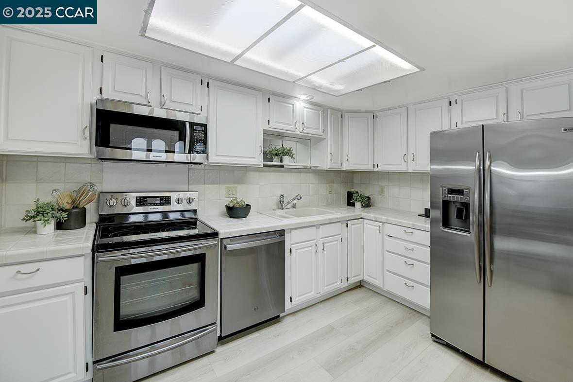 1501 Rockledge Ln # 2, Walnut Creek, California 94595, 2 Bedrooms Bedrooms, 6 Rooms Rooms,3 BathroomsBathrooms,Residential,For Sale,1501 Rockledge Ln # 2,41085342