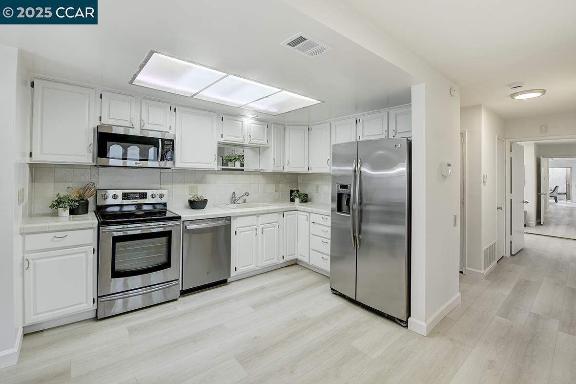 1501 Rockledge Ln # 2, Walnut Creek, California 94595, 2 Bedrooms Bedrooms, 6 Rooms Rooms,3 BathroomsBathrooms,Residential,For Sale,1501 Rockledge Ln # 2,41085342