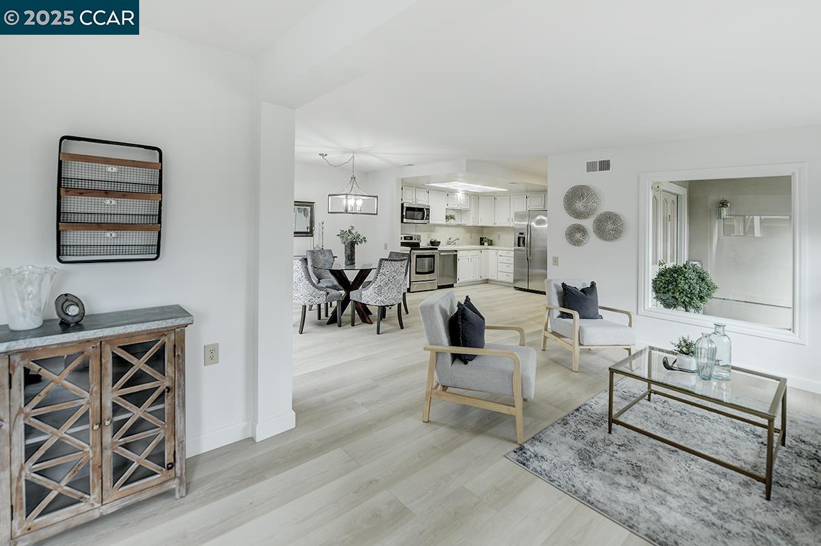 1501 Rockledge Ln # 2, Walnut Creek, California 94595, 2 Bedrooms Bedrooms, 6 Rooms Rooms,3 BathroomsBathrooms,Residential,For Sale,1501 Rockledge Ln # 2,41085342