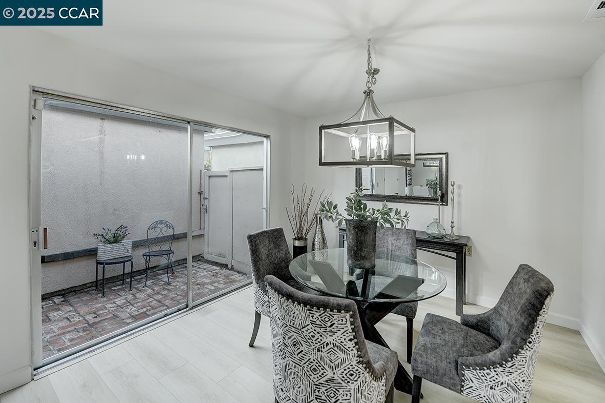 1501 Rockledge Ln # 2, Walnut Creek, California 94595, 2 Bedrooms Bedrooms, 6 Rooms Rooms,3 BathroomsBathrooms,Residential,For Sale,1501 Rockledge Ln # 2,41085342