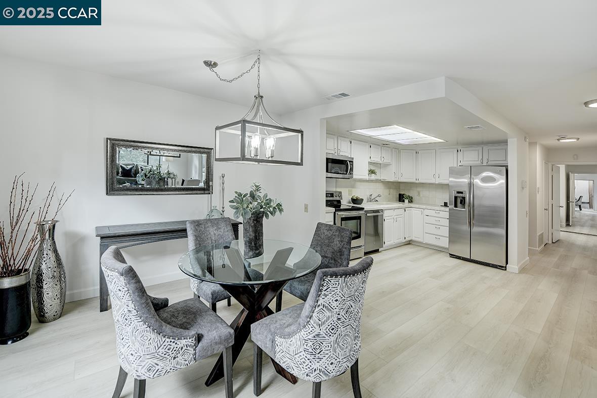 1501 Rockledge Ln # 2, Walnut Creek, California 94595, 2 Bedrooms Bedrooms, 6 Rooms Rooms,3 BathroomsBathrooms,Residential,For Sale,1501 Rockledge Ln # 2,41085342