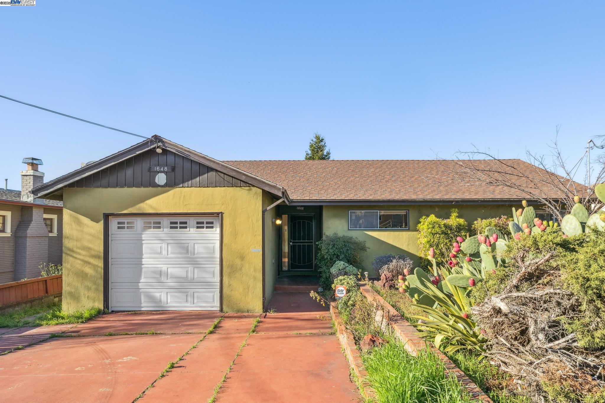 Detail Gallery Image 1 of 1 For 1648 D St, Hayward,  CA 94541 - 2 Beds | 1 Baths