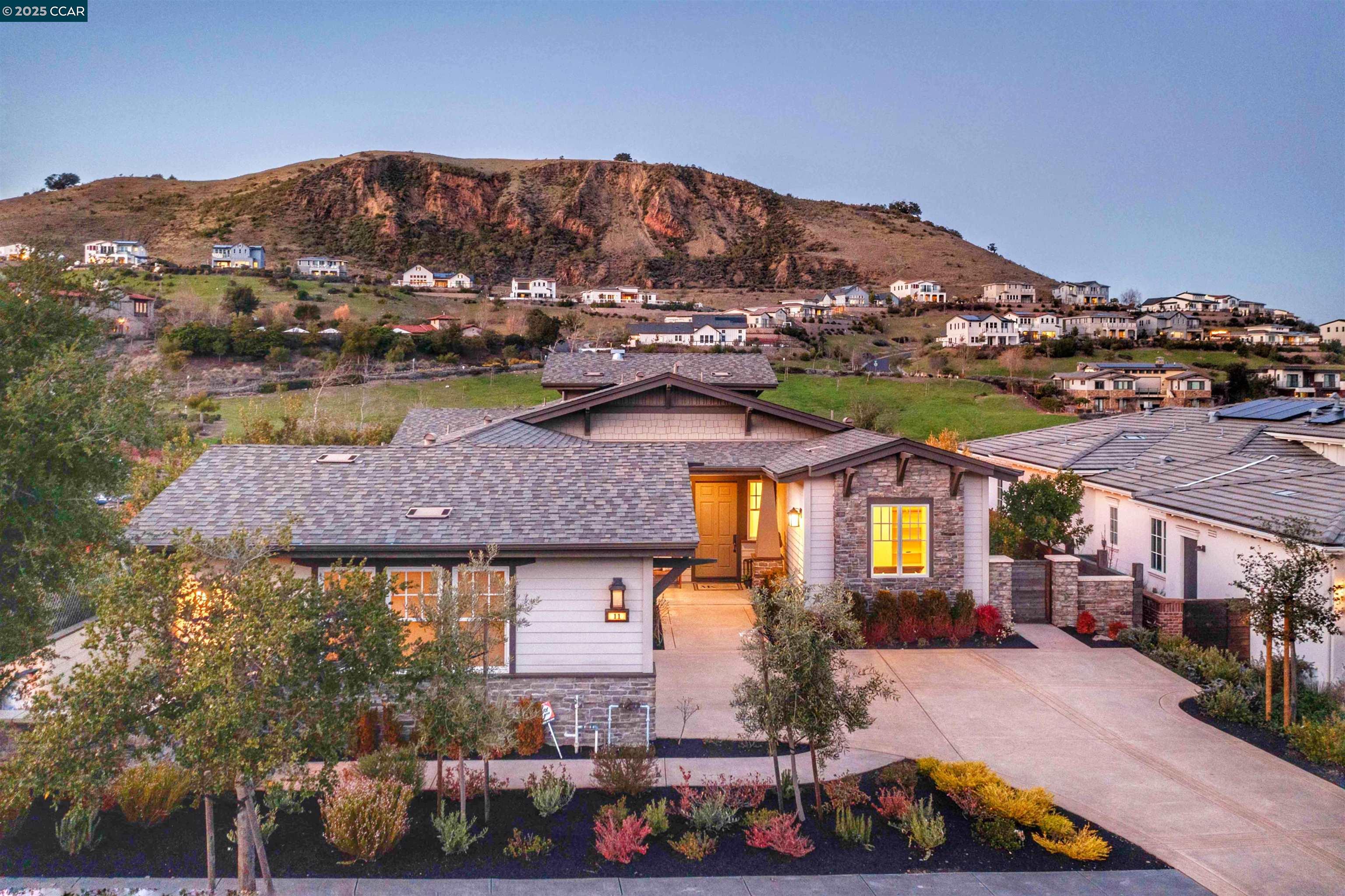 Detail Gallery Image 1 of 1 For 11 Paintbrush Lane, Orinda,  CA 94563 - 5 Beds | 4/1 Baths