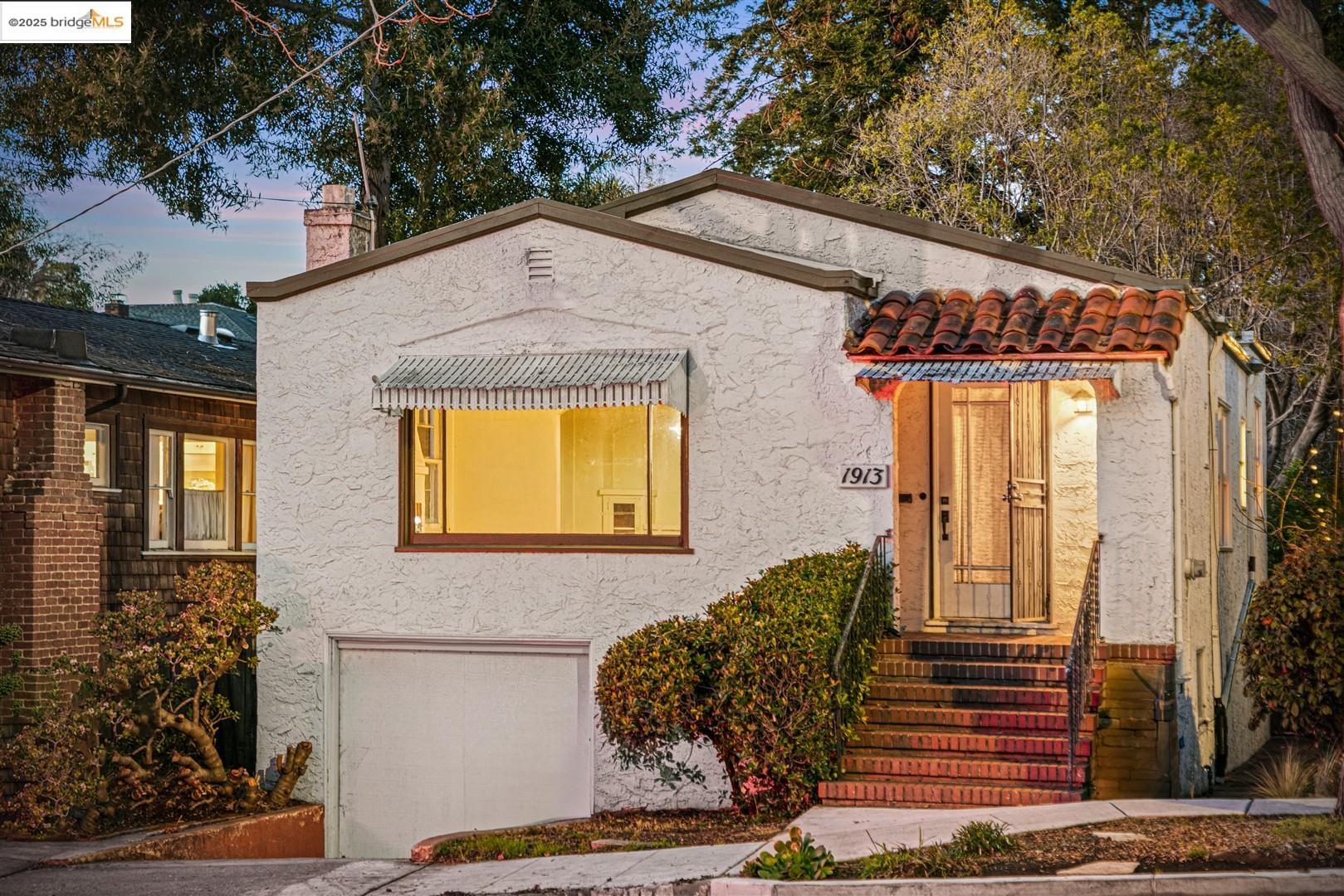 Detail Gallery Image 1 of 1 For 1913 Rose St, Berkeley,  CA 94709 - 2 Beds | 1 Baths