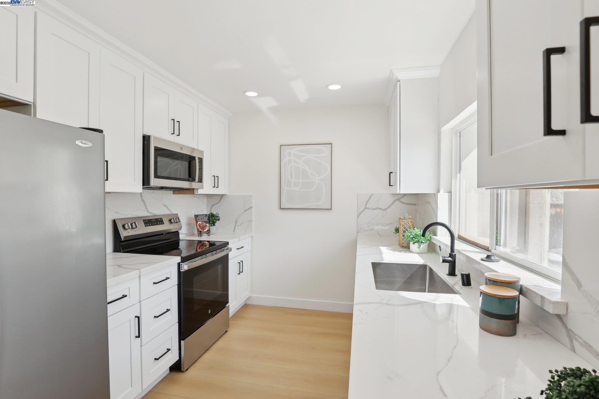 Browse active condo listings in CONTEMPO
