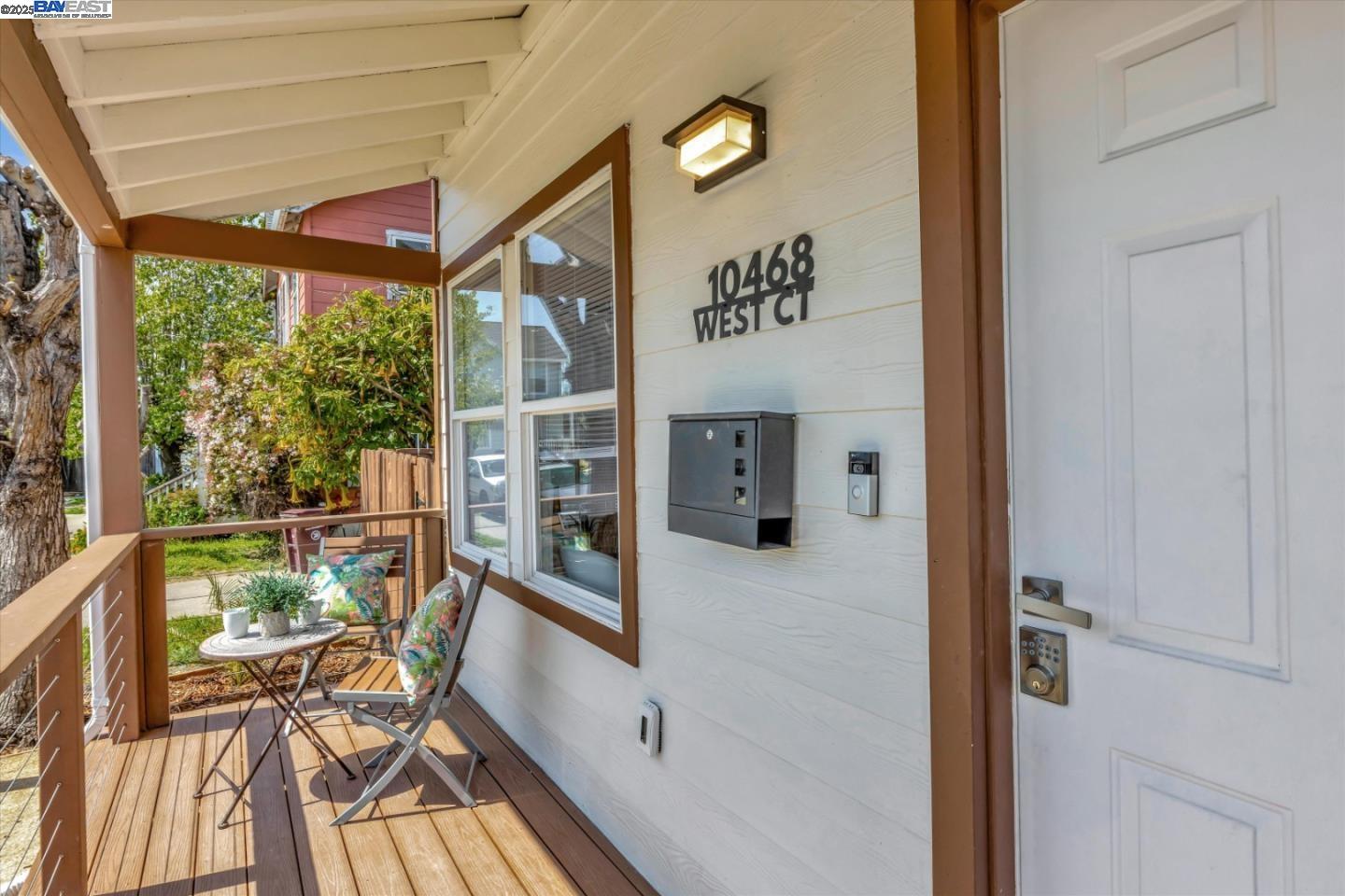 Detail Gallery Image 12 of 56 For 10468 West Ct, Oakland,  CA 94603 - 3 Beds | 2 Baths