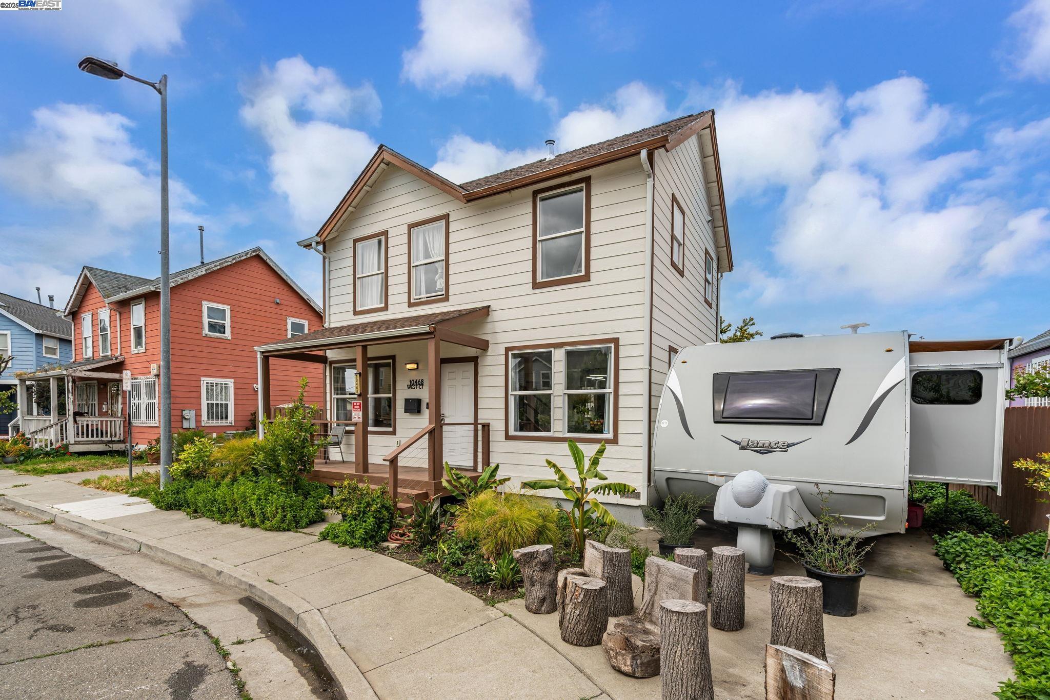 Detail Gallery Image 13 of 56 For 10468 West Ct, Oakland,  CA 94603 - 3 Beds | 2 Baths