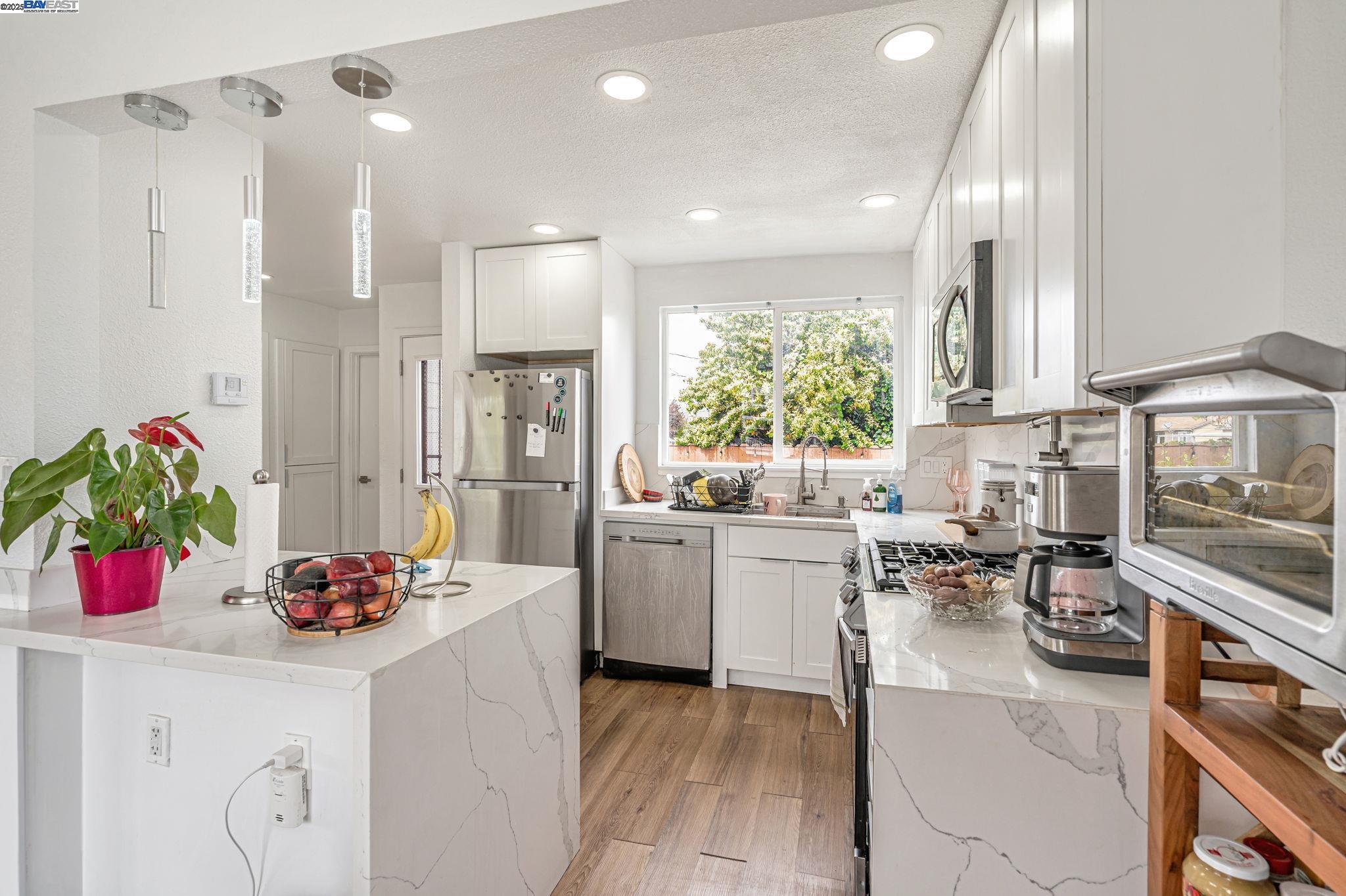 Detail Gallery Image 20 of 56 For 10468 West Ct, Oakland,  CA 94603 - 3 Beds | 2 Baths