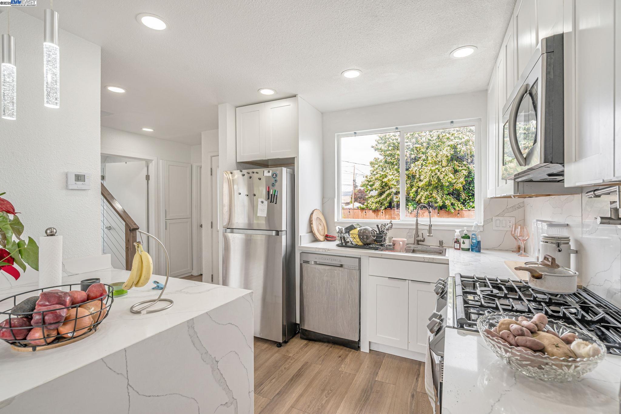 Detail Gallery Image 21 of 56 For 10468 West Ct, Oakland,  CA 94603 - 3 Beds | 2 Baths