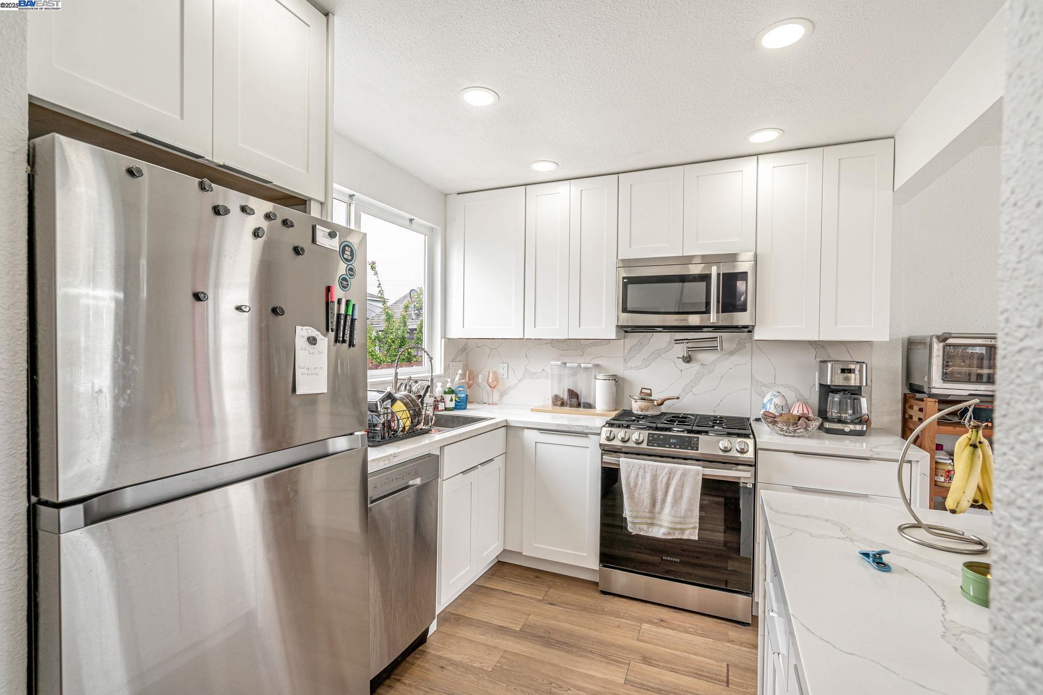 Detail Gallery Image 22 of 56 For 10468 West Ct, Oakland,  CA 94603 - 3 Beds | 2 Baths