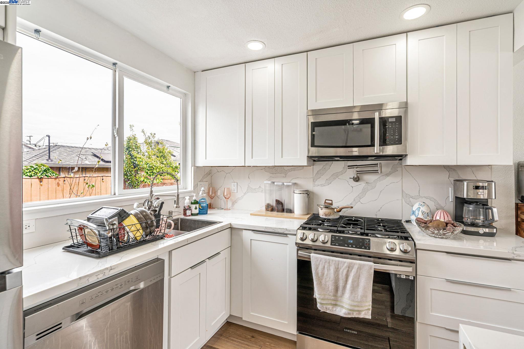 Detail Gallery Image 23 of 56 For 10468 West Ct, Oakland,  CA 94603 - 3 Beds | 2 Baths