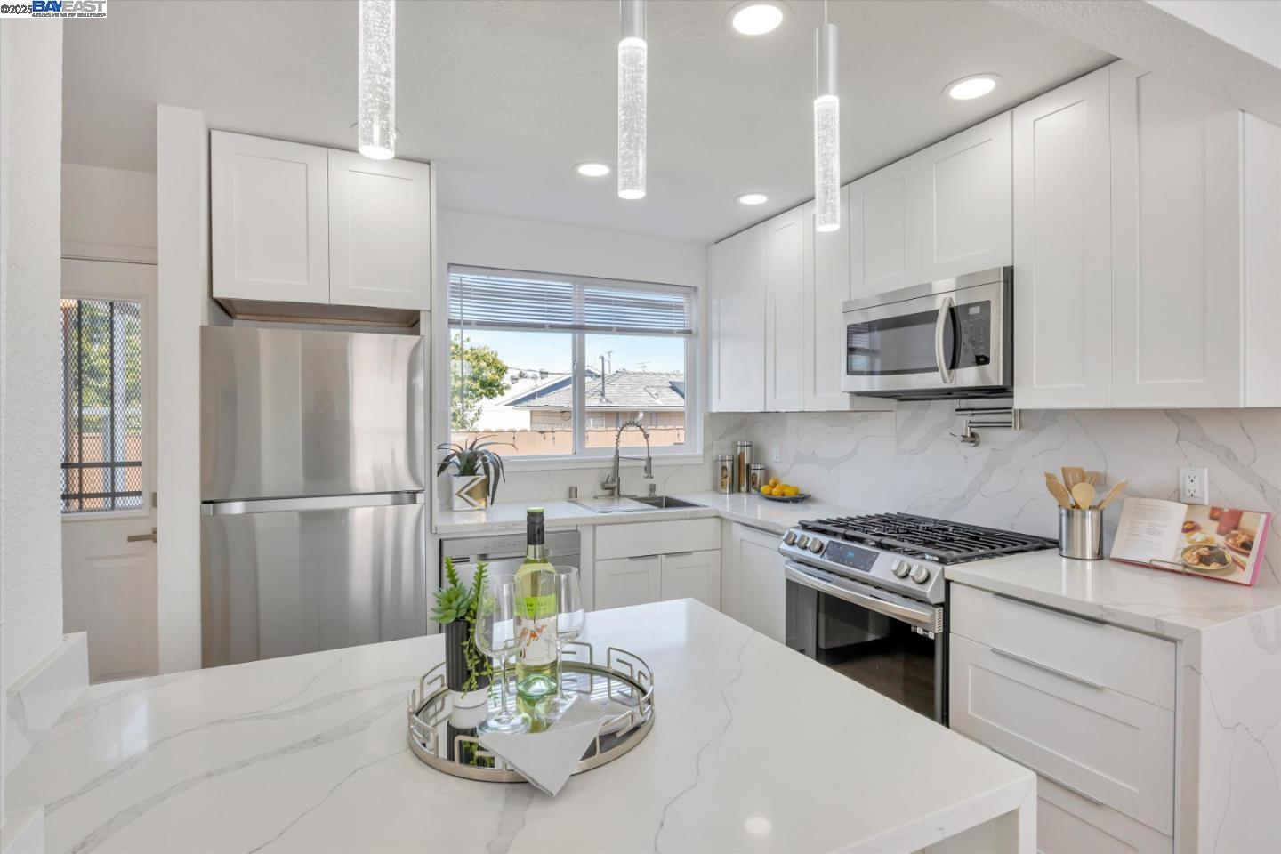 Detail Gallery Image 24 of 56 For 10468 West Ct, Oakland,  CA 94603 - 3 Beds | 2 Baths