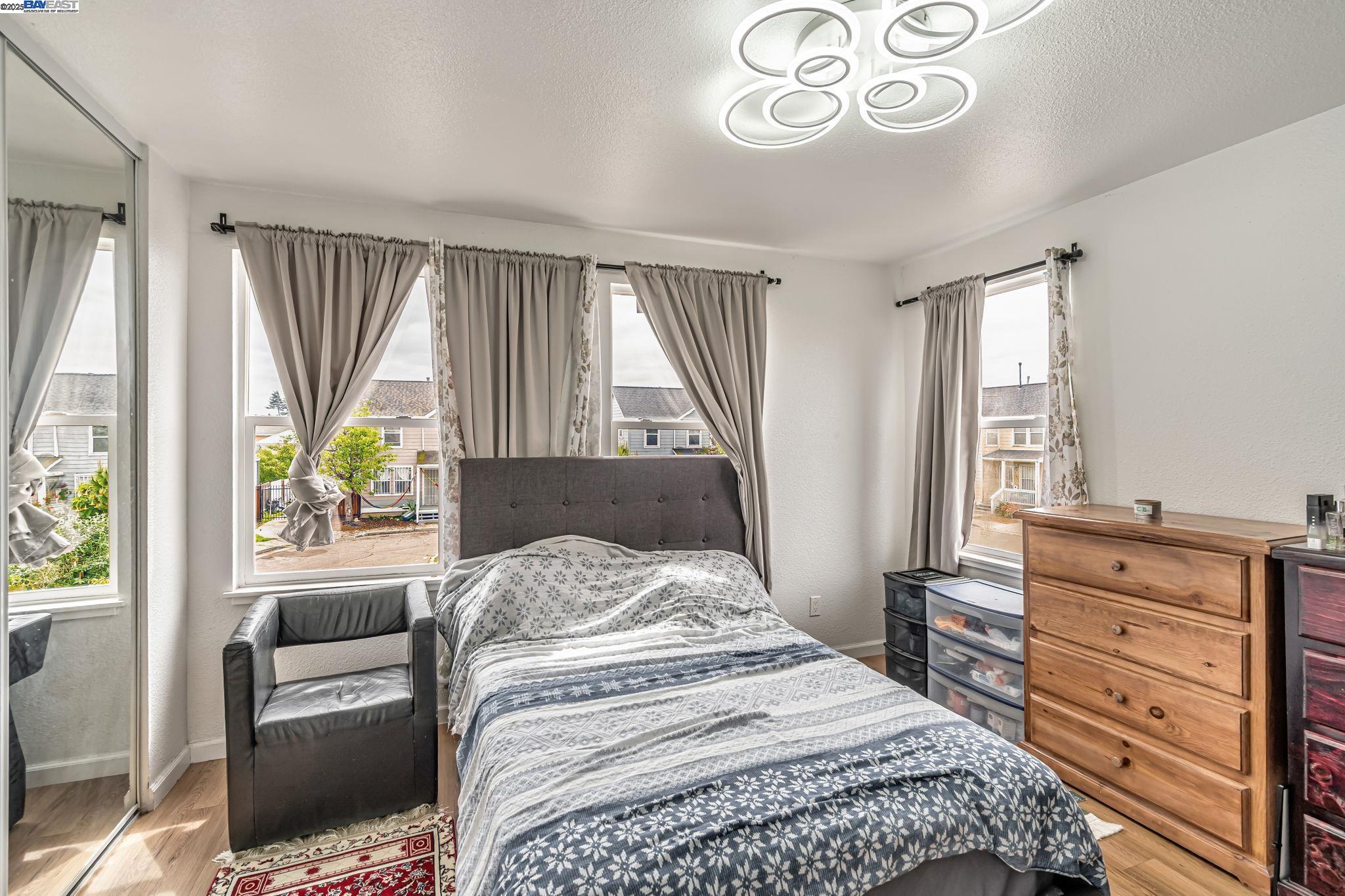 Detail Gallery Image 31 of 56 For 10468 West Ct, Oakland,  CA 94603 - 3 Beds | 2 Baths