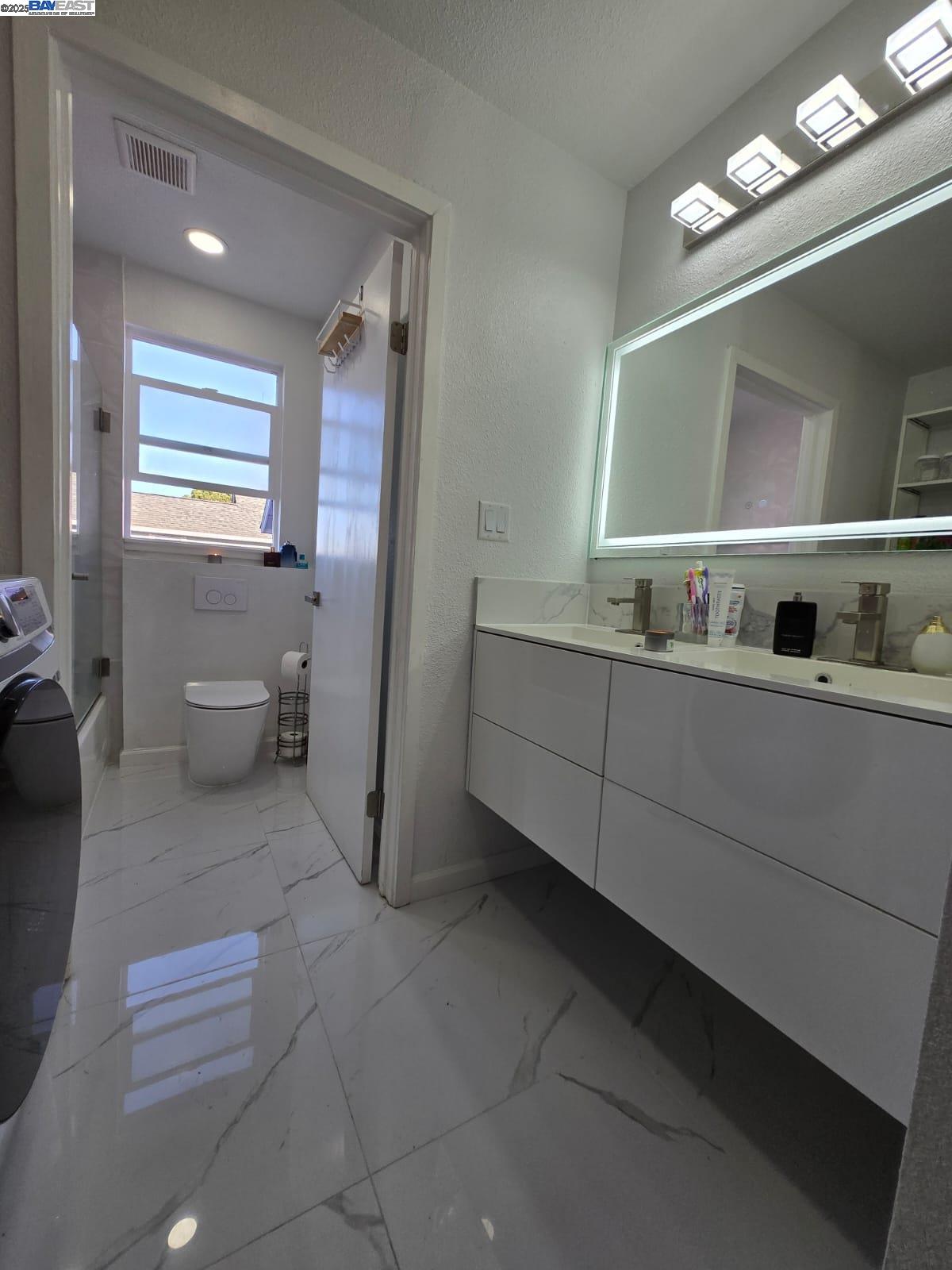 Detail Gallery Image 34 of 56 For 10468 West Ct, Oakland,  CA 94603 - 3 Beds | 2 Baths