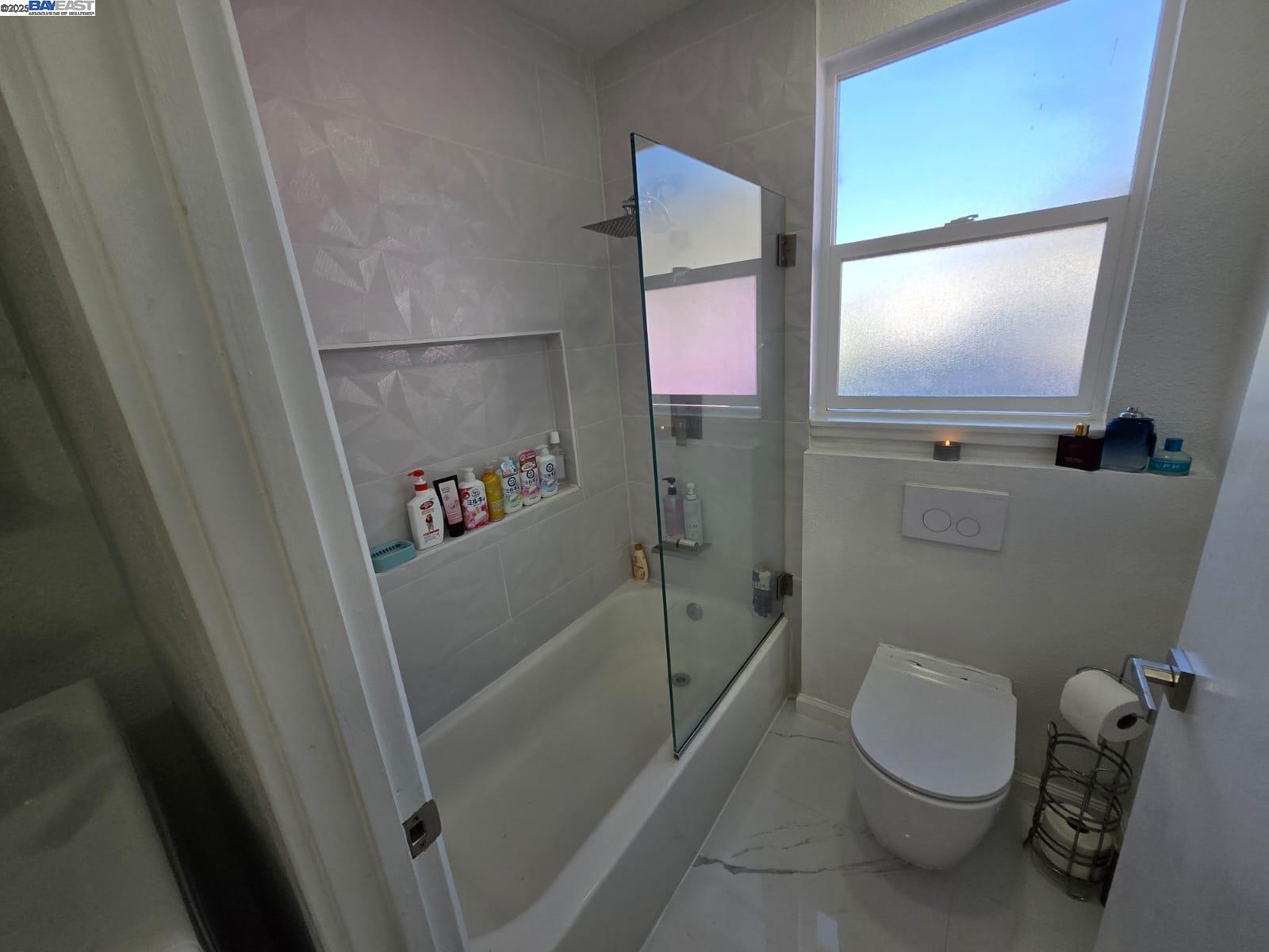 Detail Gallery Image 38 of 56 For 10468 West Ct, Oakland,  CA 94603 - 3 Beds | 2 Baths