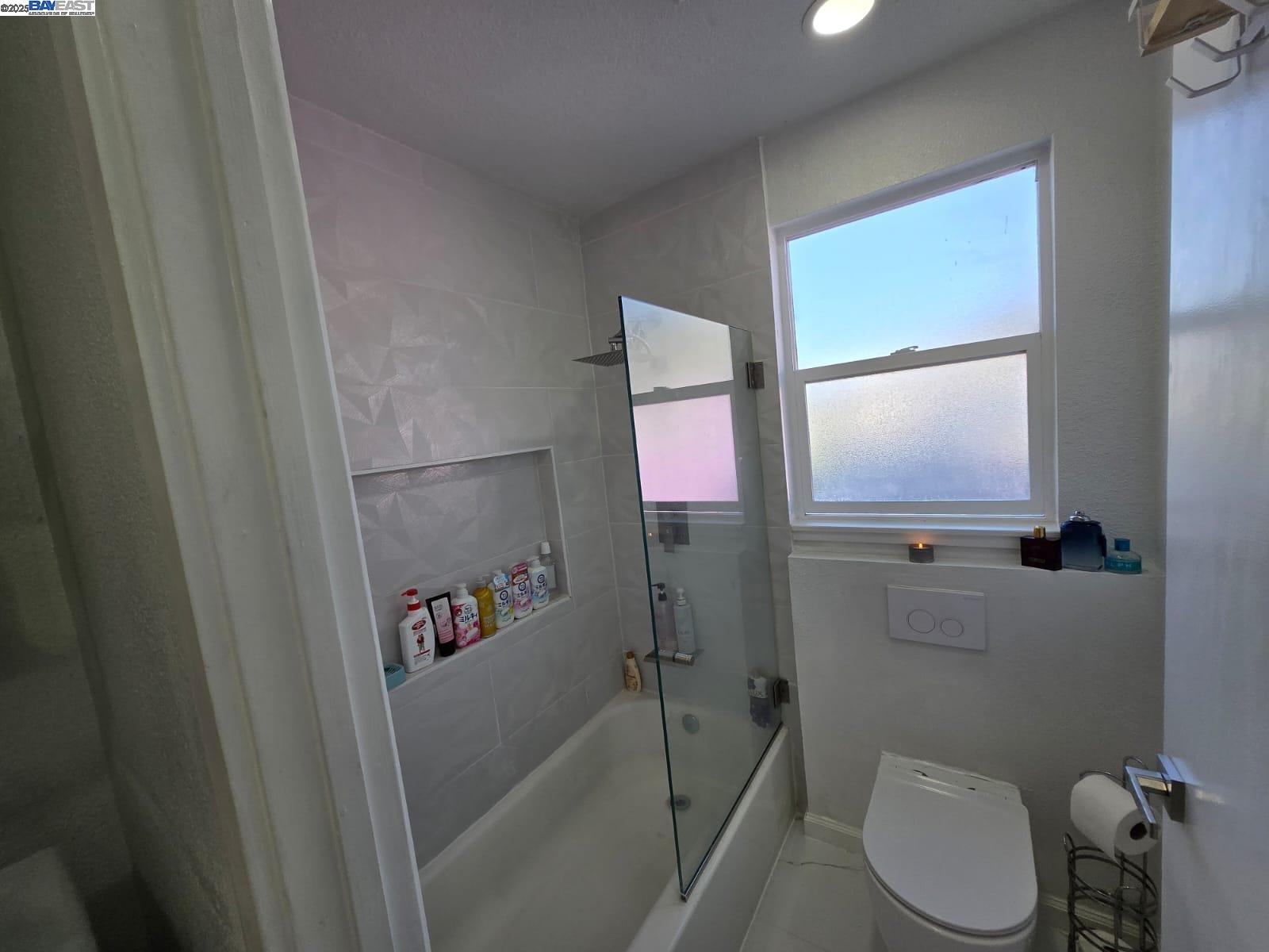 Detail Gallery Image 39 of 56 For 10468 West Ct, Oakland,  CA 94603 - 3 Beds | 2 Baths