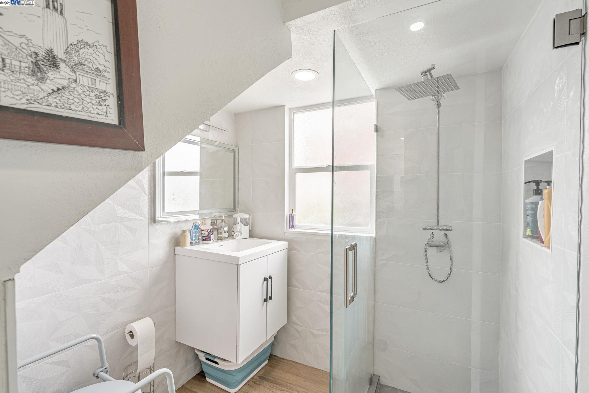 Detail Gallery Image 42 of 56 For 10468 West Ct, Oakland,  CA 94603 - 3 Beds | 2 Baths