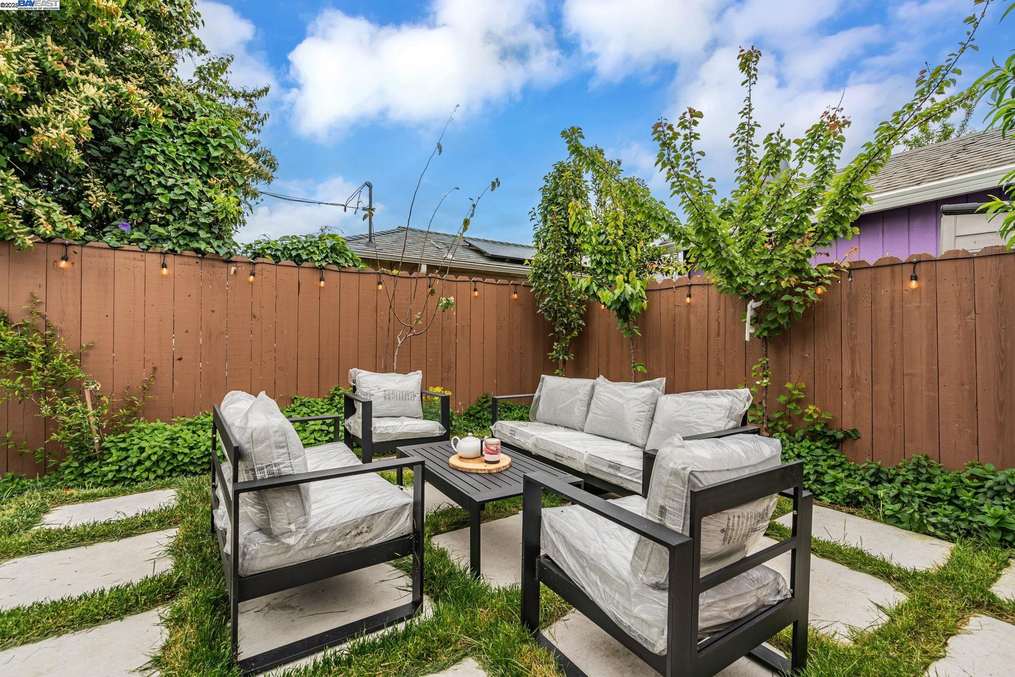 Detail Gallery Image 46 of 56 For 10468 West Ct, Oakland,  CA 94603 - 3 Beds | 2 Baths