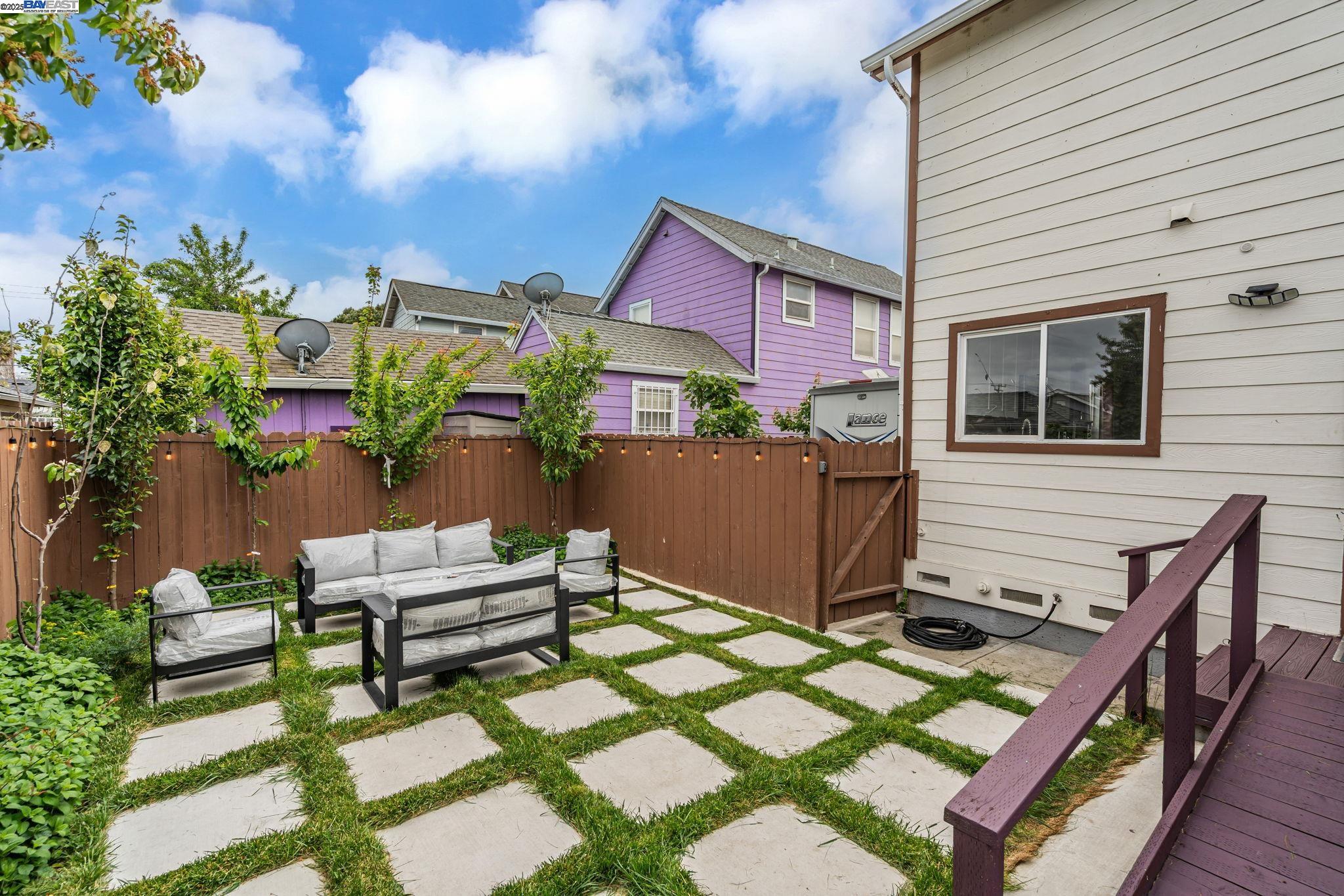 Detail Gallery Image 49 of 56 For 10468 West Ct, Oakland,  CA 94603 - 3 Beds | 2 Baths