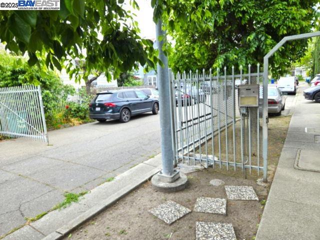 Detail Gallery Image 6 of 56 For 10468 West Ct, Oakland,  CA 94603 - 3 Beds | 2 Baths