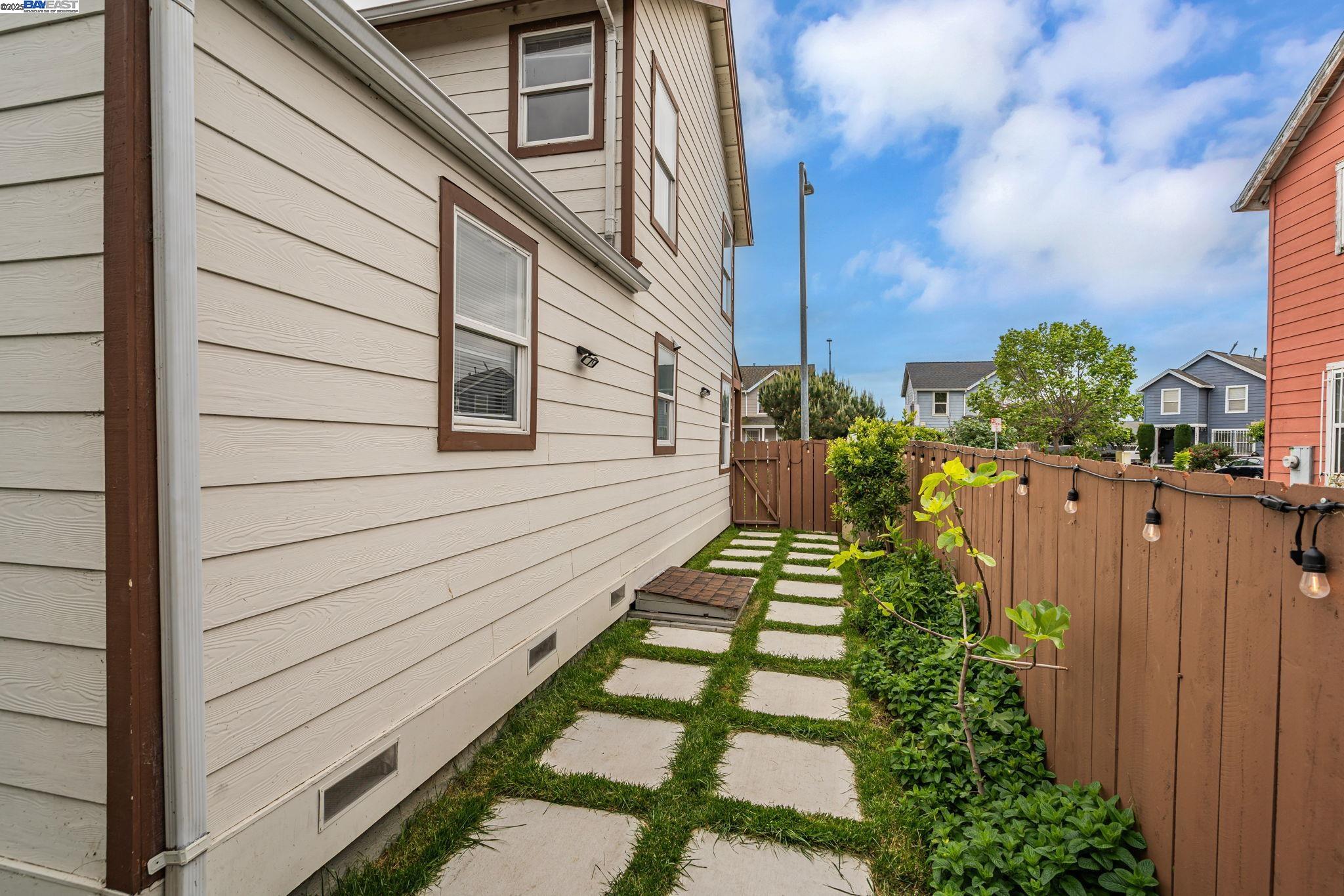 Detail Gallery Image 51 of 56 For 10468 West Ct, Oakland,  CA 94603 - 3 Beds | 2 Baths