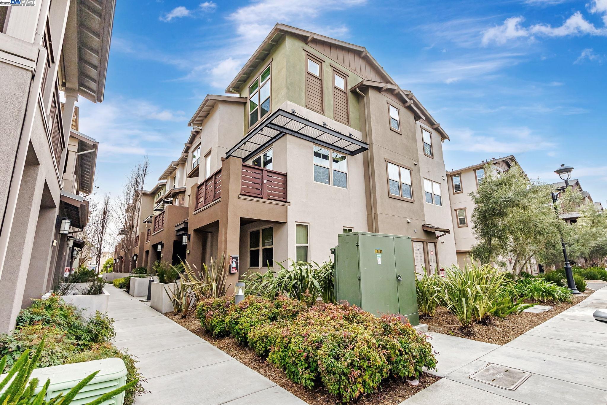 Detail Gallery Image 1 of 42 For 2923 via Torino, Santa Clara,  CA 95051 - 3 Beds | 3/1 Baths