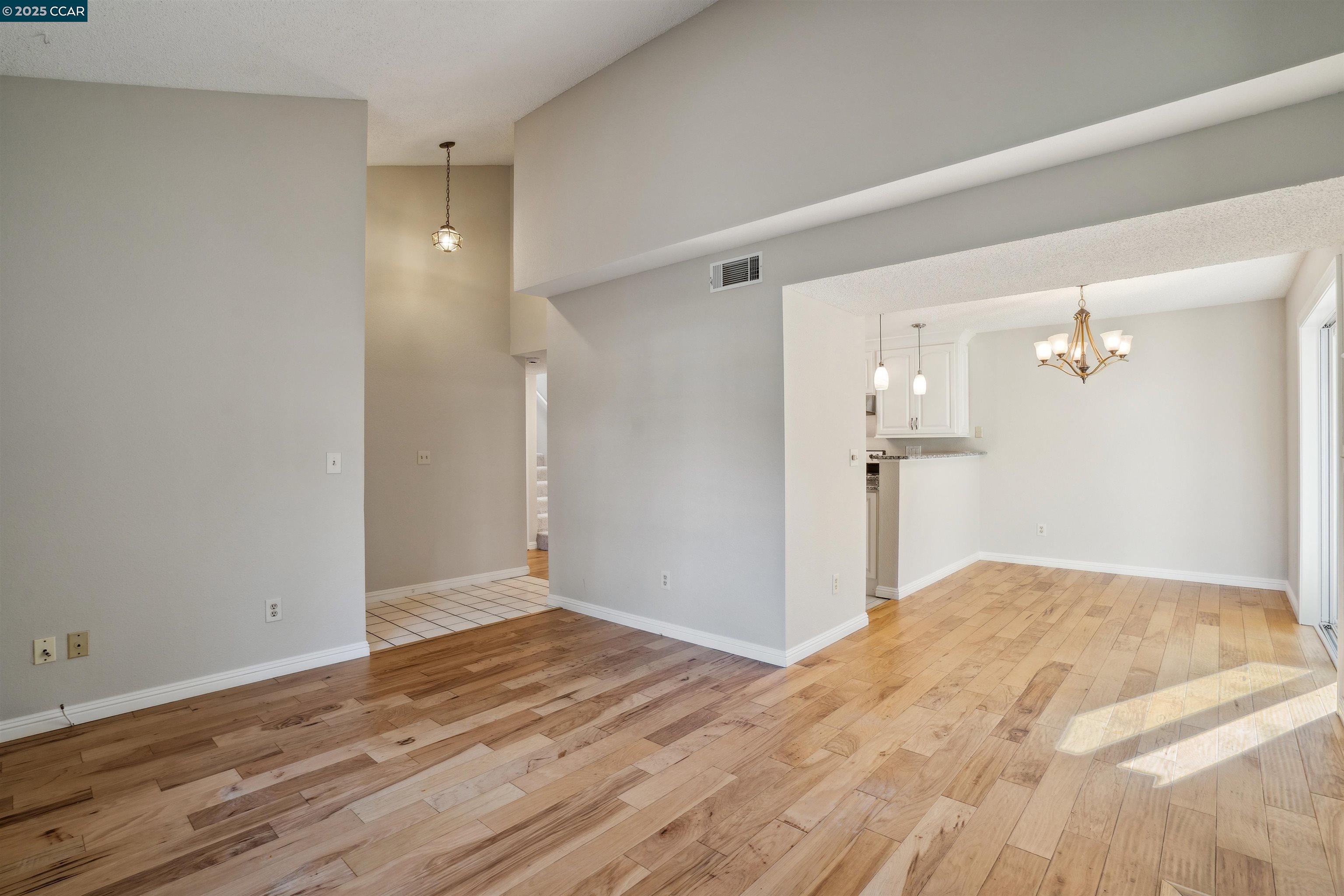Photo #4: 41085491 Listing: Photo #4