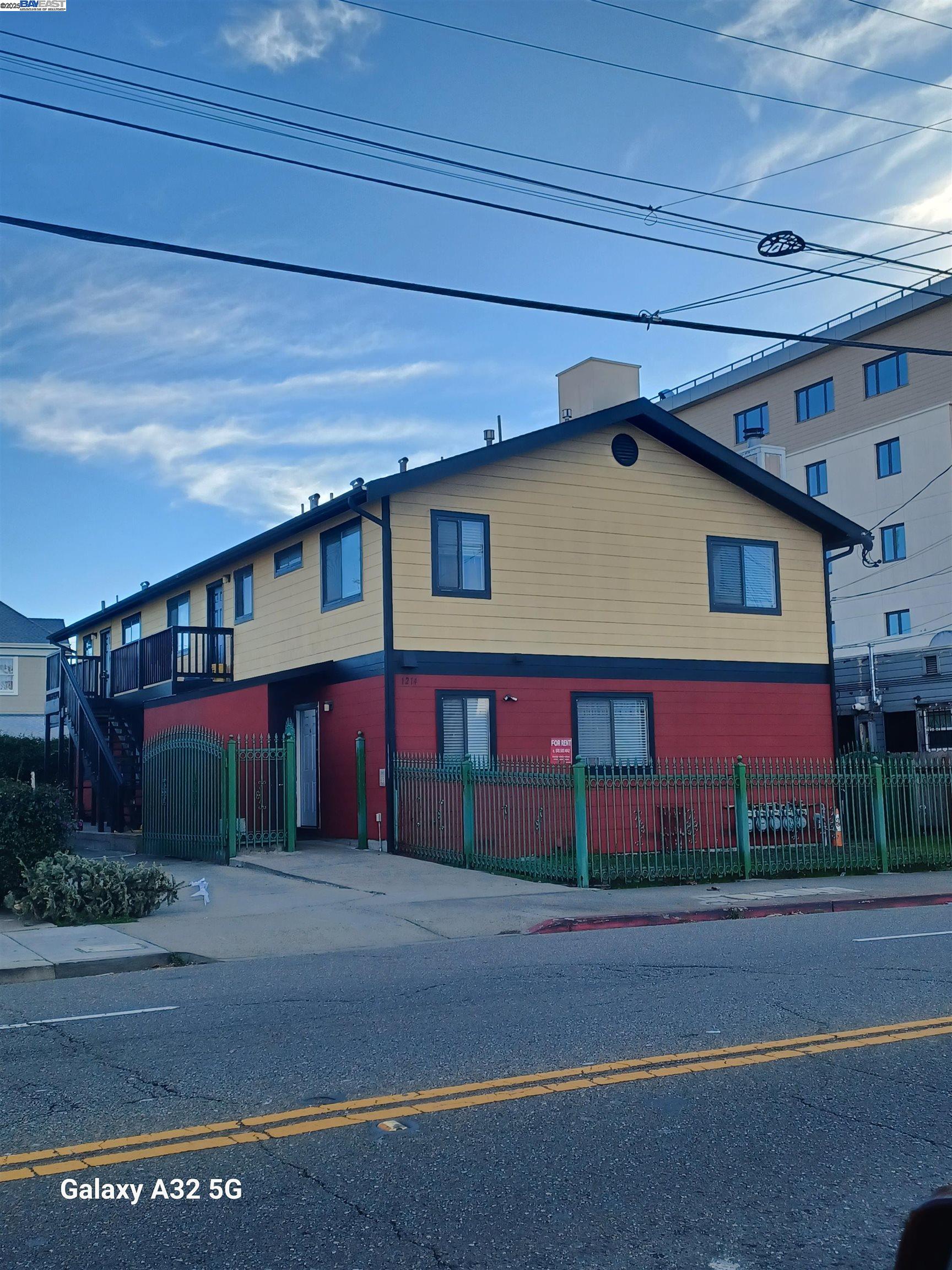1214 Ashby Ave # A, Berkeley, California 94702, 2 Bedrooms Bedrooms, 4 Rooms Rooms,1 BathroomBathrooms,Residential Lease,For Rent,1214 Ashby Ave # A,41085521