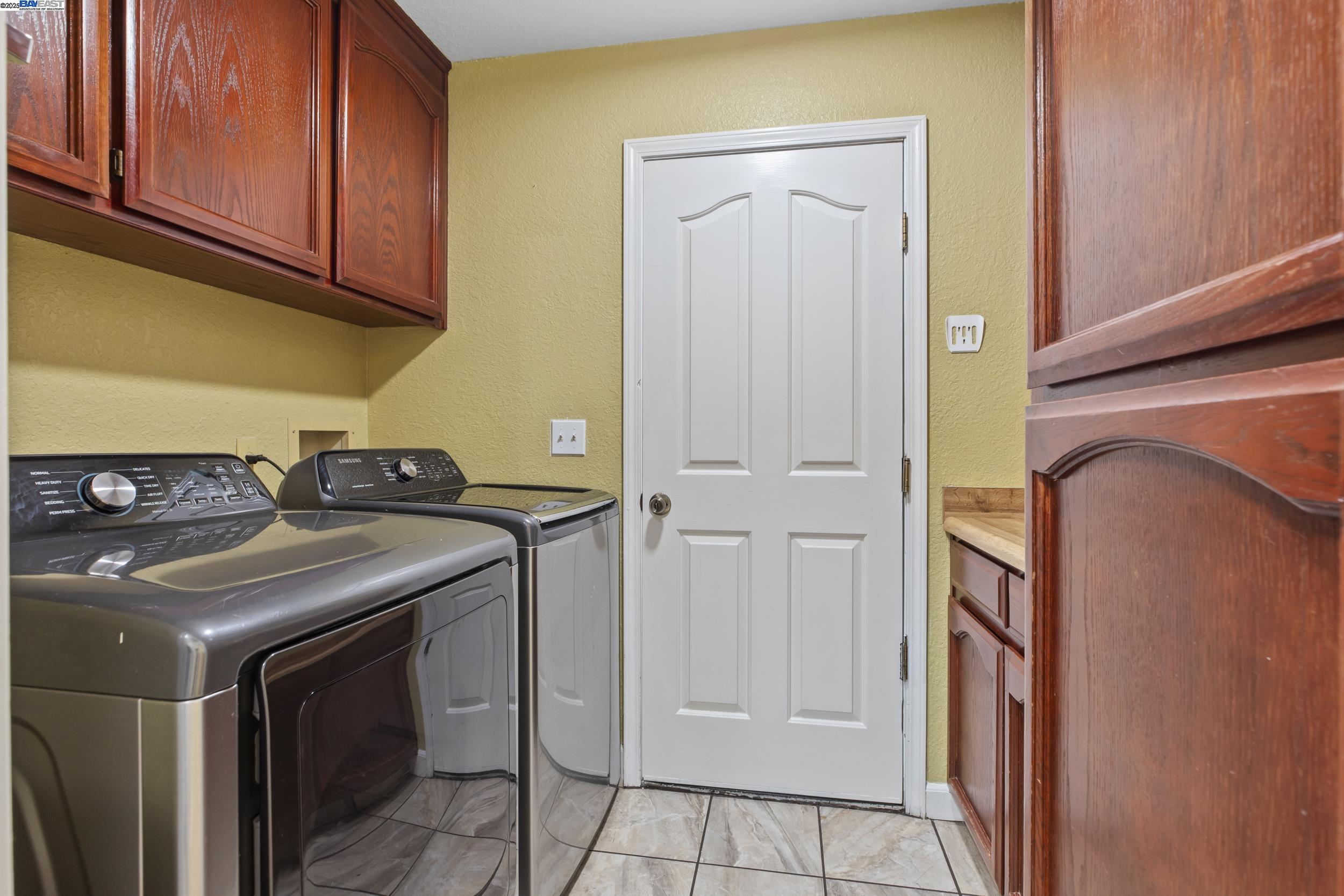 Detail Gallery Image 10 of 24 For 332 Laurelwood Circle, Manteca,  CA 95336 - 3 Beds | 2/1 Baths
