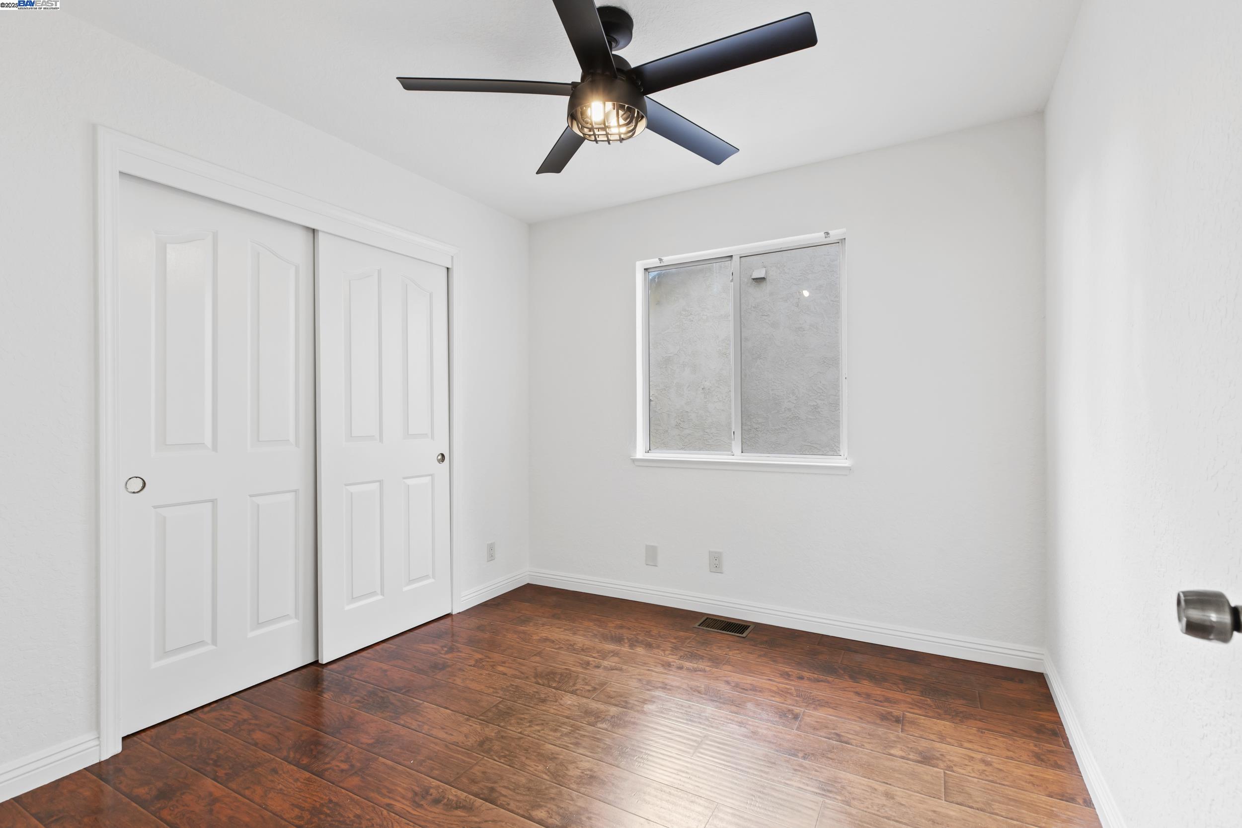 Detail Gallery Image 14 of 24 For 332 Laurelwood Circle, Manteca,  CA 95336 - 3 Beds | 2/1 Baths