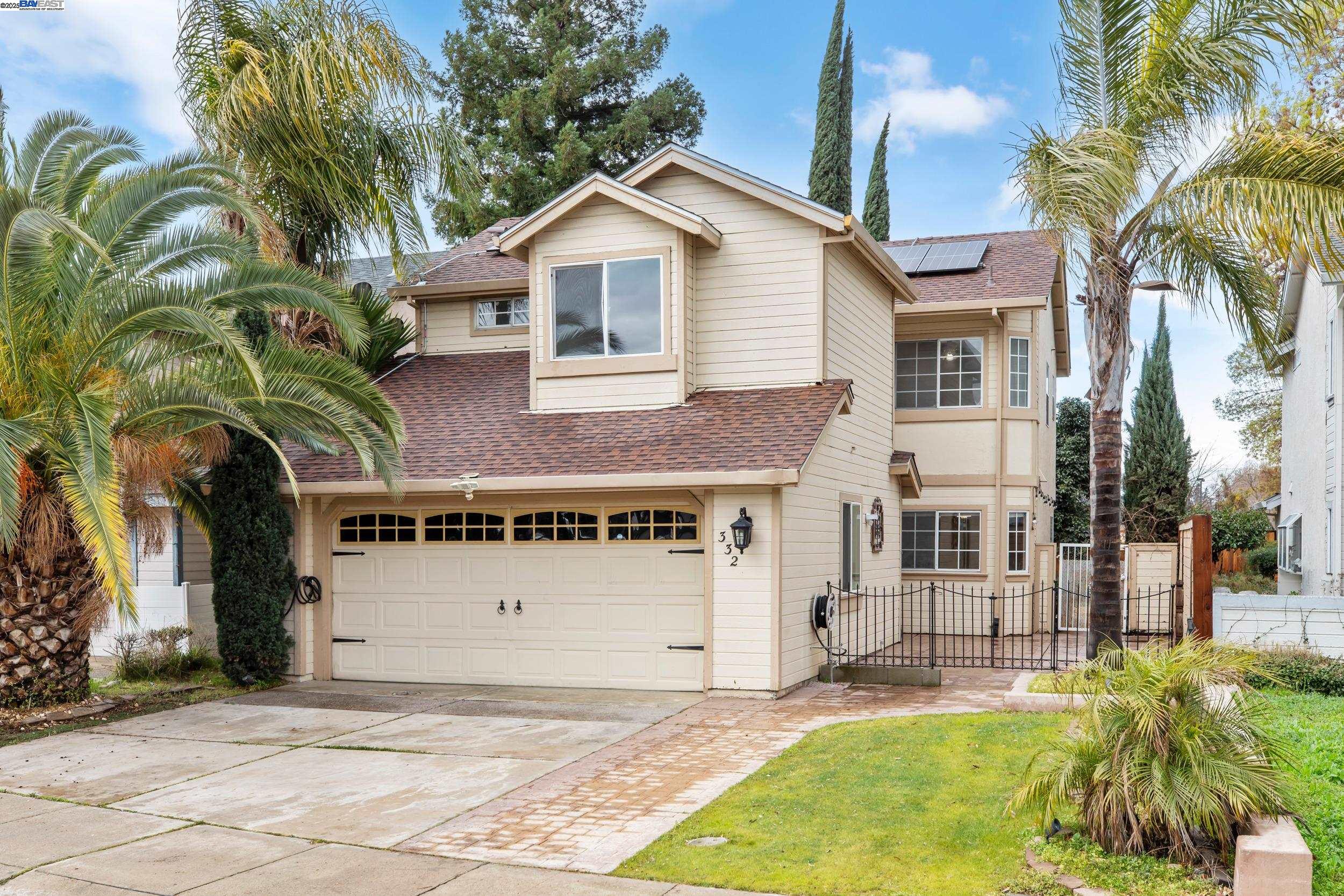Detail Gallery Image 3 of 24 For 332 Laurelwood Circle, Manteca,  CA 95336 - 3 Beds | 2/1 Baths