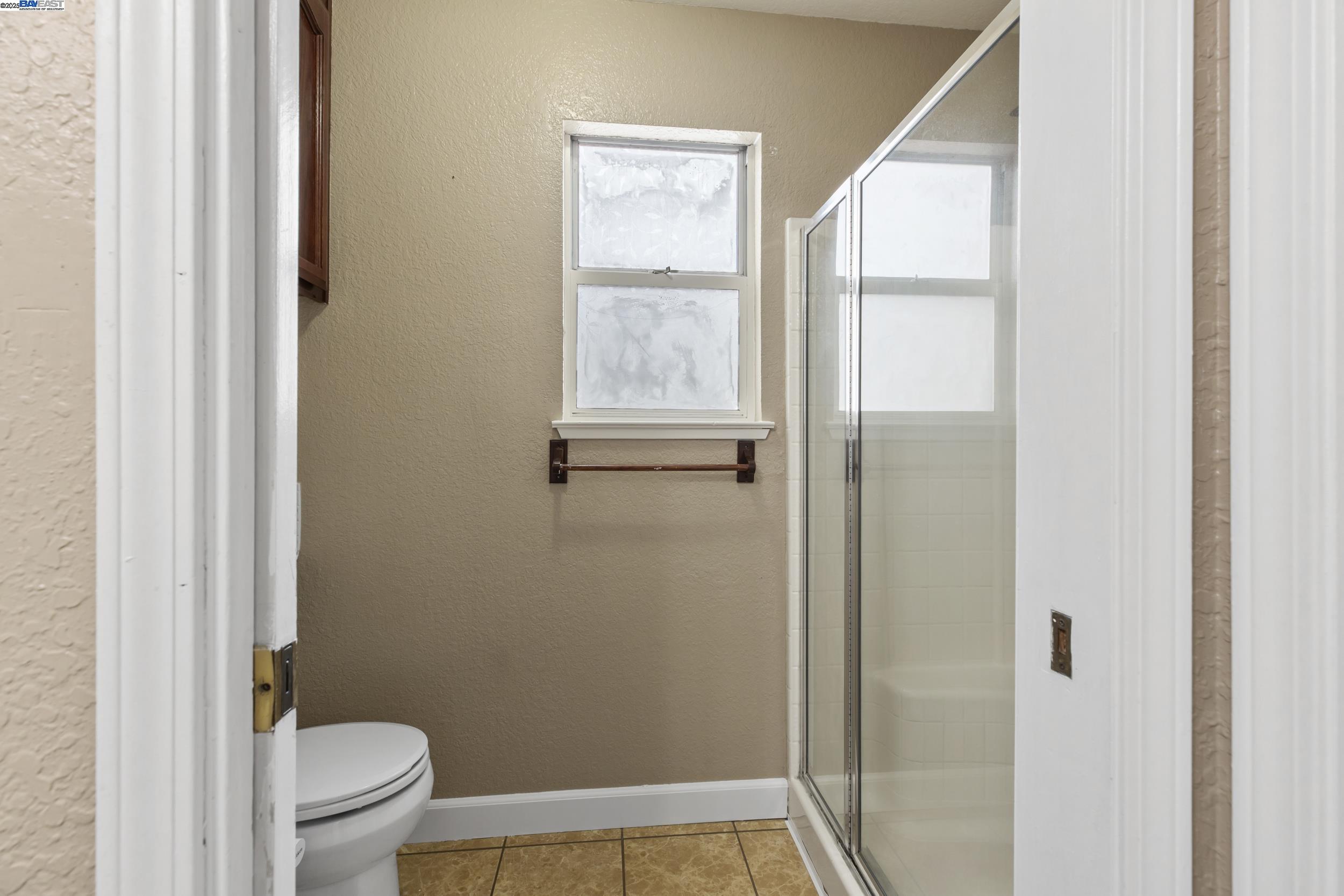 Detail Gallery Image 19 of 24 For 332 Laurelwood Circle, Manteca,  CA 95336 - 3 Beds | 2/1 Baths