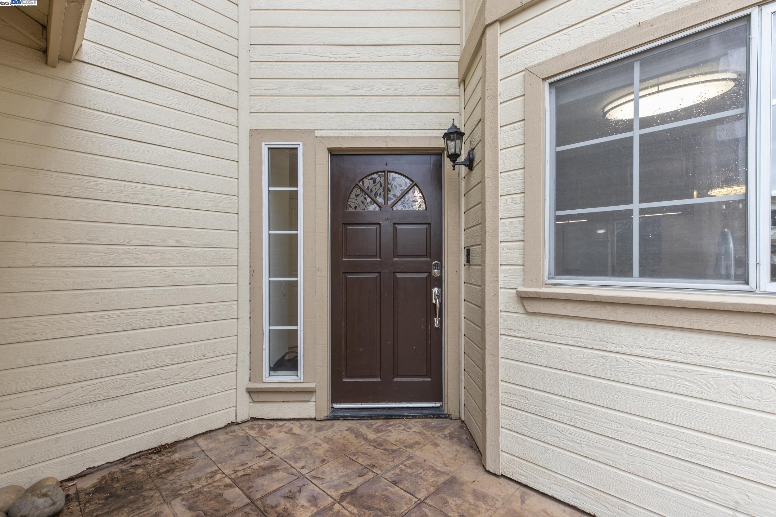 Detail Gallery Image 4 of 24 For 332 Laurelwood Circle, Manteca,  CA 95336 - 3 Beds | 2/1 Baths