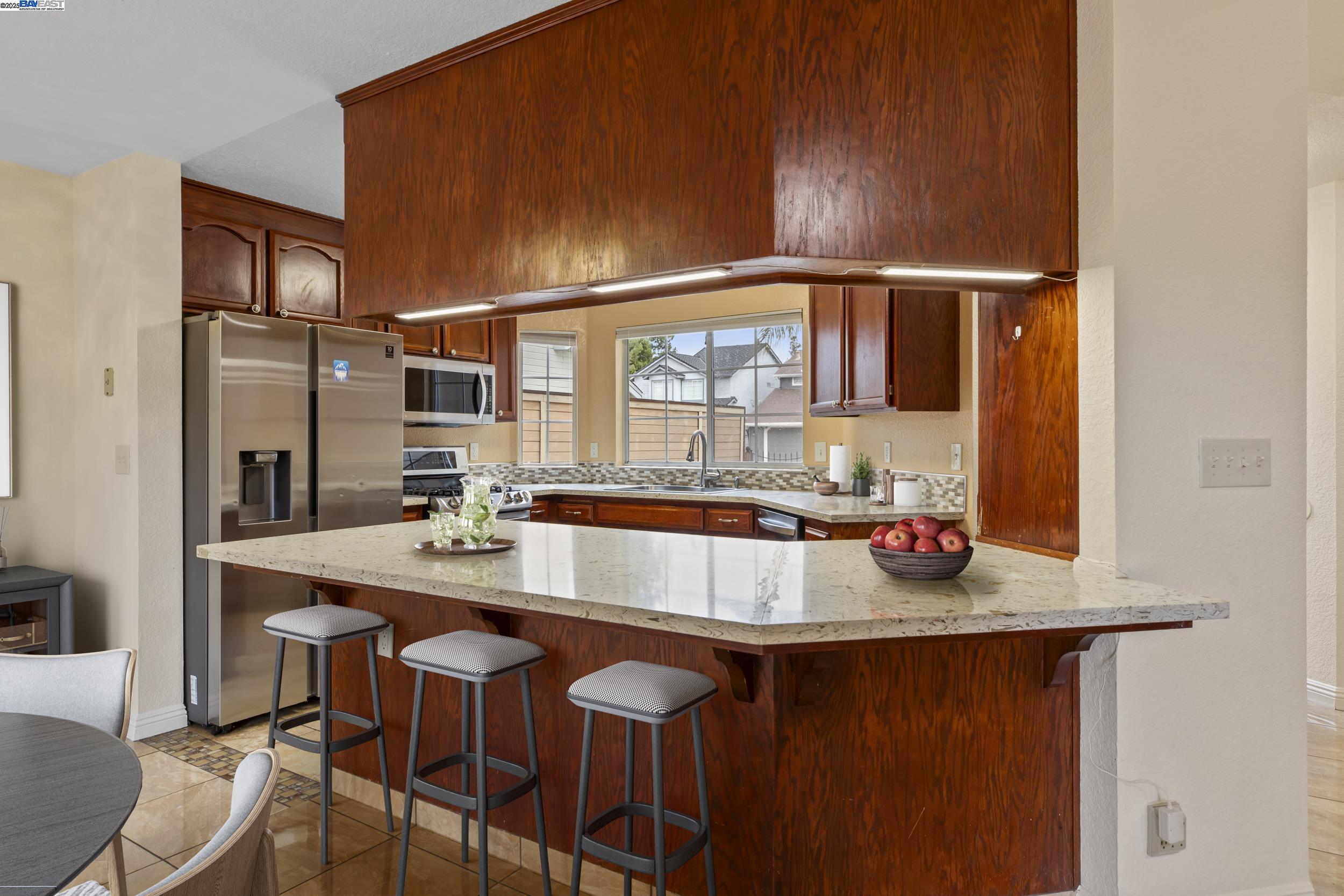 Detail Gallery Image 8 of 24 For 332 Laurelwood Circle, Manteca,  CA 95336 - 3 Beds | 2/1 Baths
