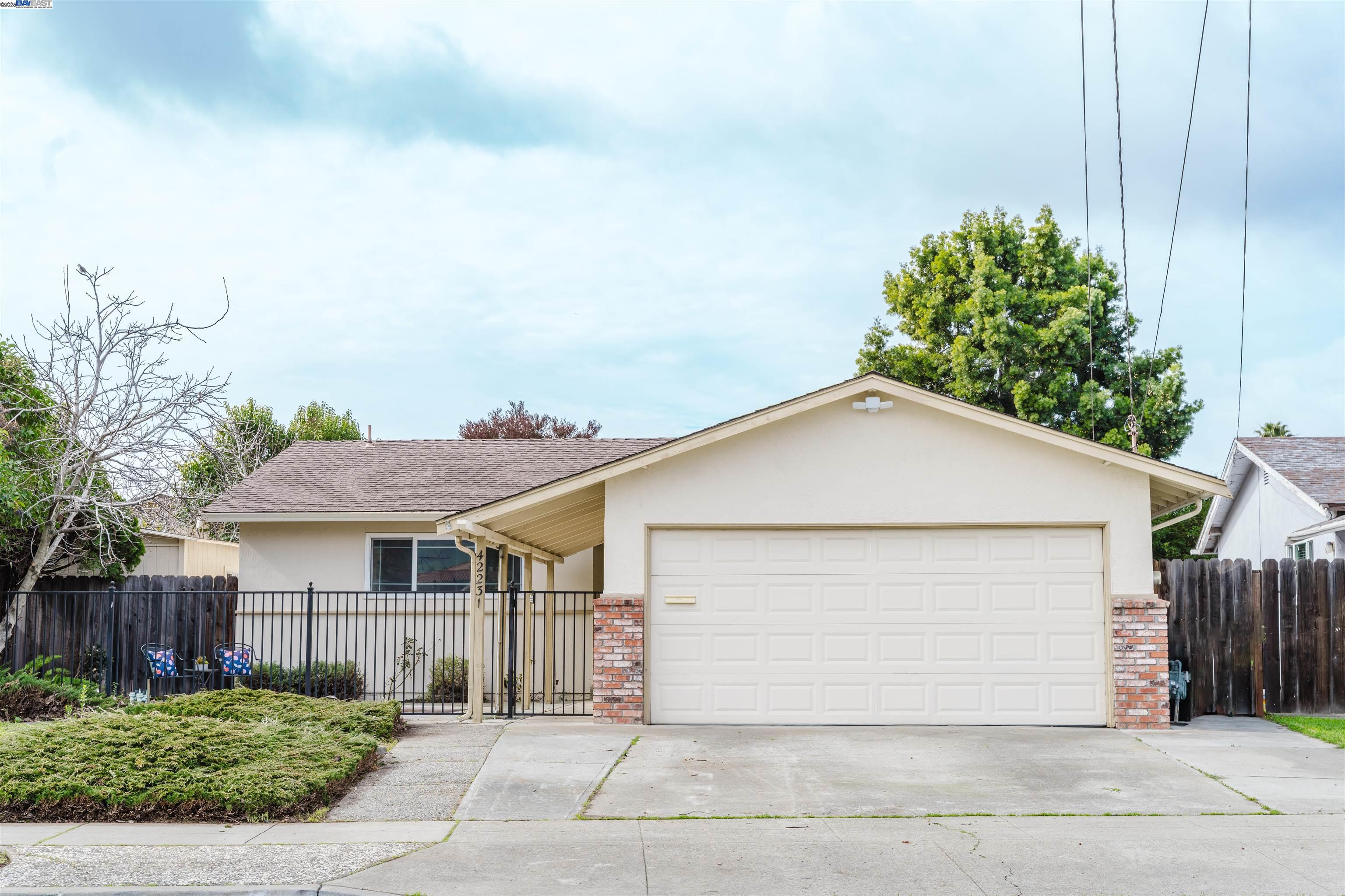 42231 Gatewood St., Fremont, California 94538, 3 Bedrooms Bedrooms, 5 Rooms Rooms,2 BathroomsBathrooms,Residential,For Sale,42231 Gatewood St.,41085560