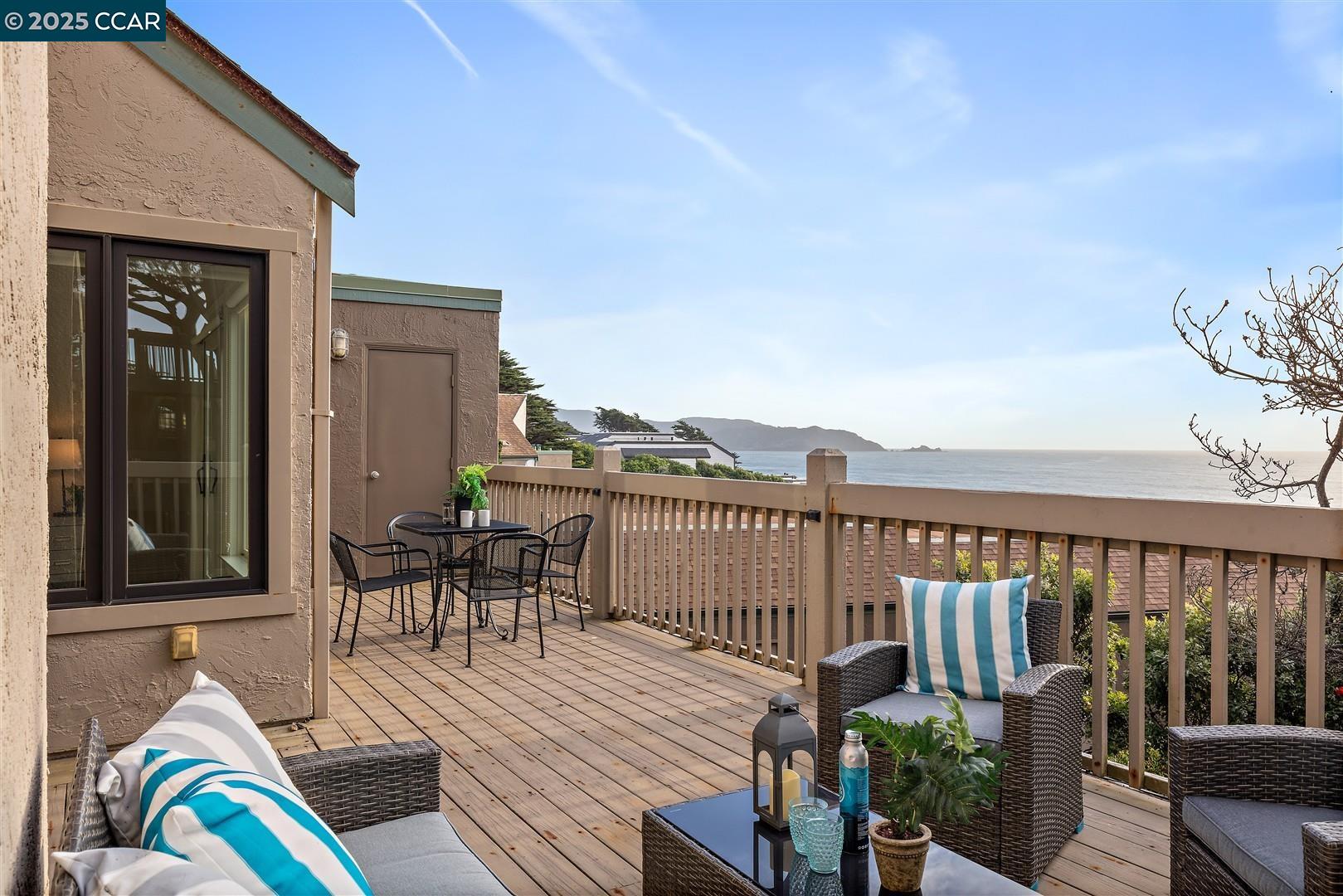 Detail Gallery Image 1 of 20 For 206 Palmetto Ave, Pacifica,  CA 94044 - 2 Beds | 2 Baths